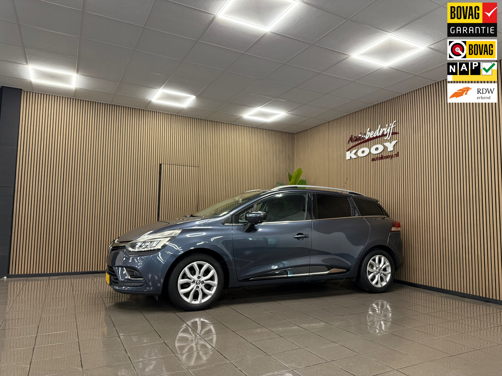 Renault Clio Estate 0.9 TCe Intens * Navigatie / Camera / LM Velgen / Cruise control / NL Auto *