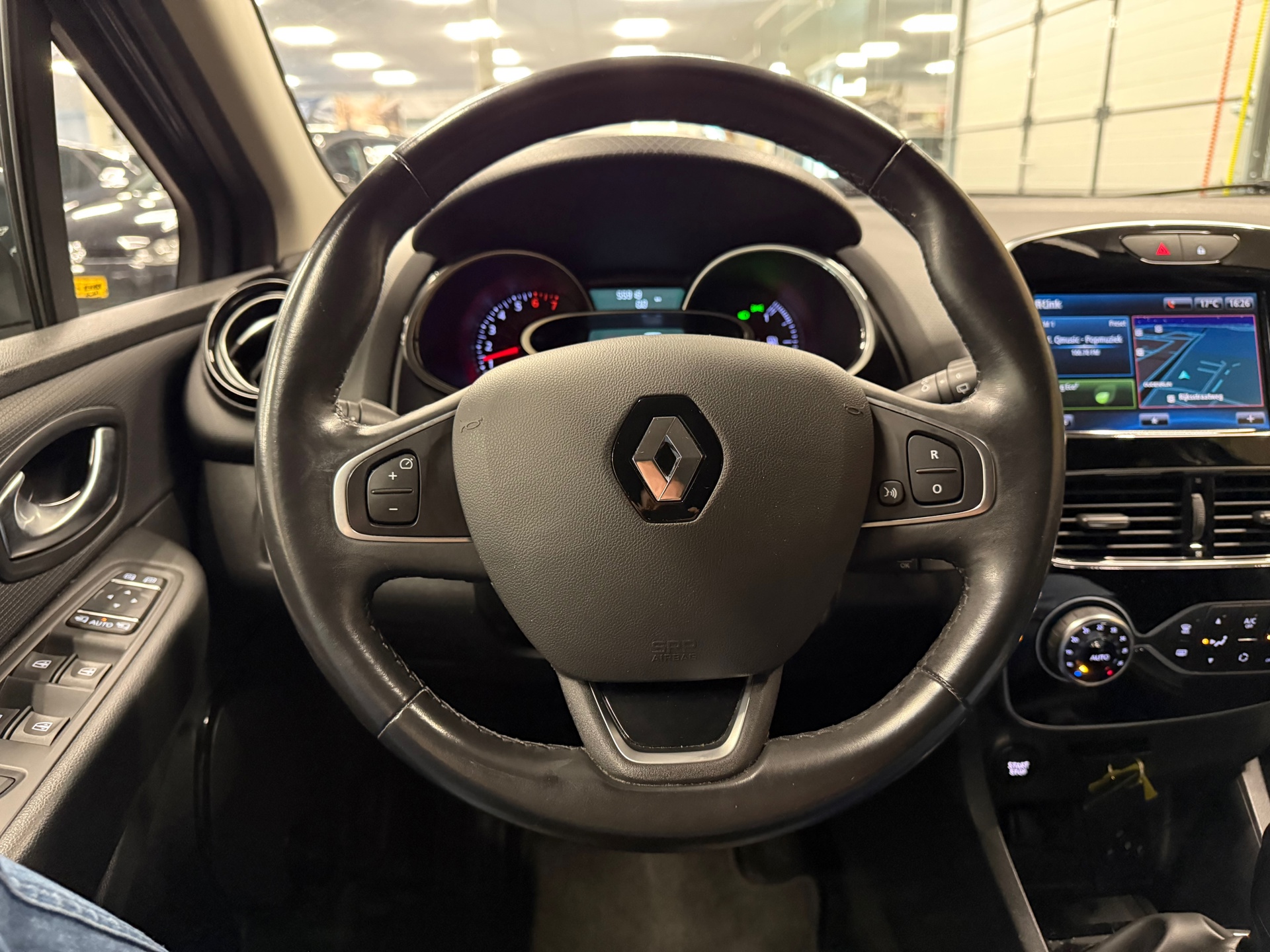 https://www.autokooy.nl//xml/images/56126460-14.JPG