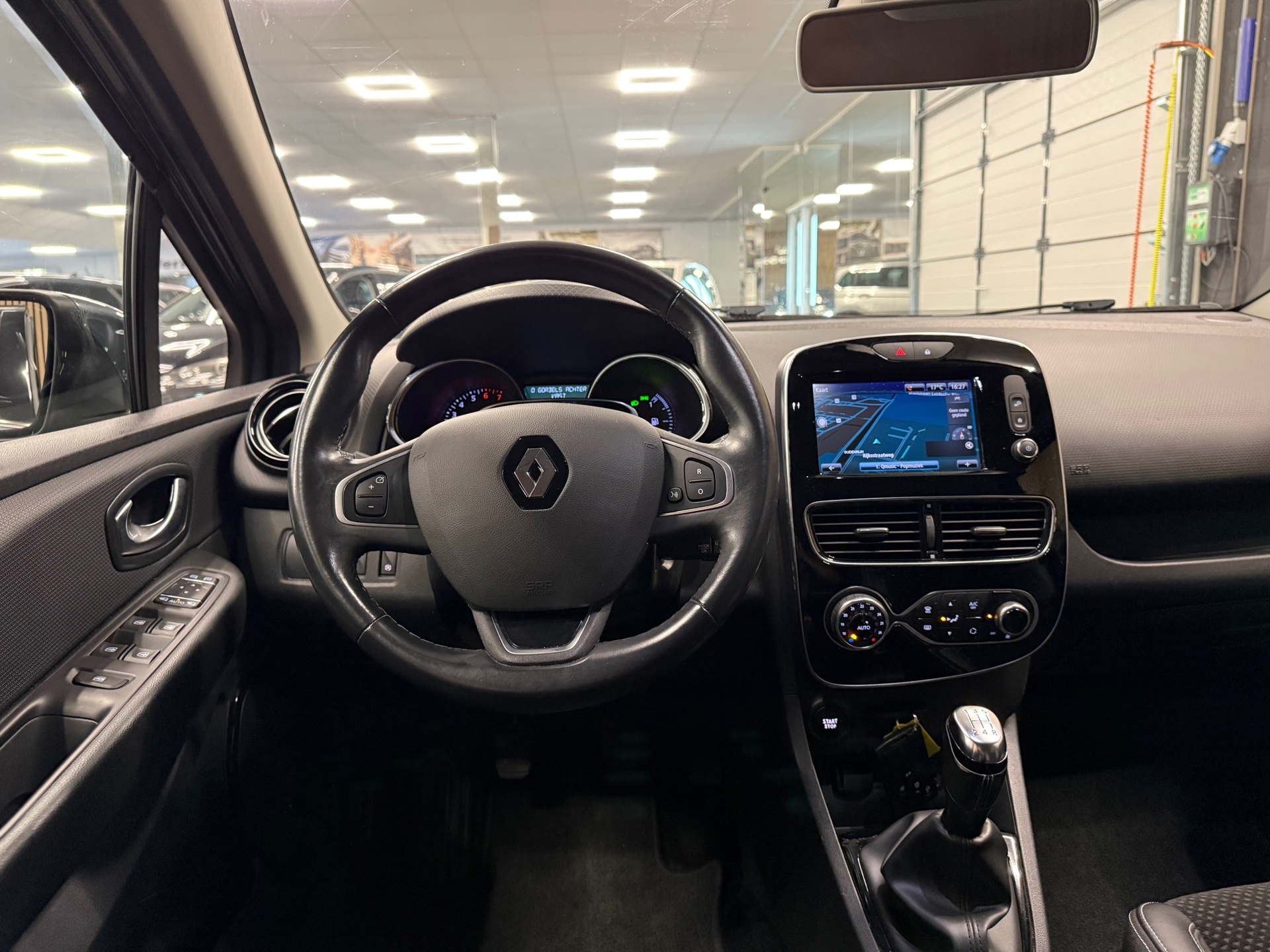 https://www.autokooy.nl//xml/images/56126460-21.JPG