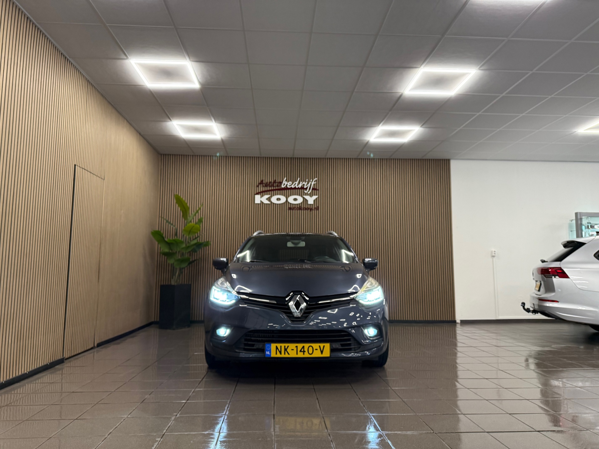 https://www.autokooy.nl//xml/images/56126460-8.JPG