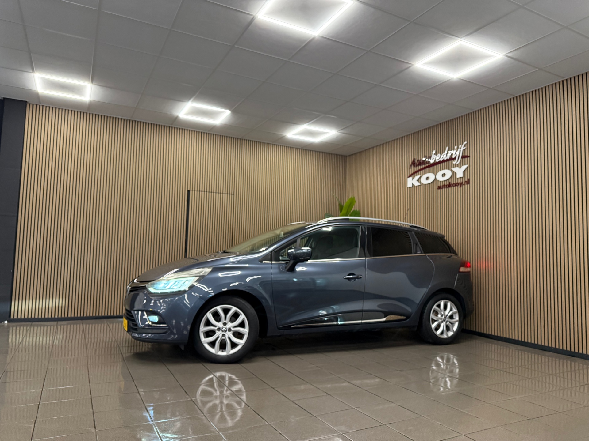 https://www.autokooy.nl//xml/images/56126460-9.JPG