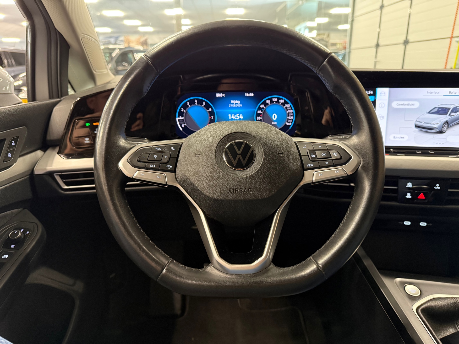 https://www.autokooy.nl//xml/images/56126562-13.JPG