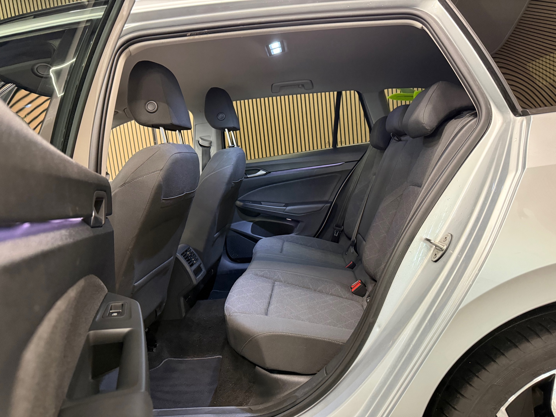 https://www.autokooy.nl//xml/images/56126562-21.JPG