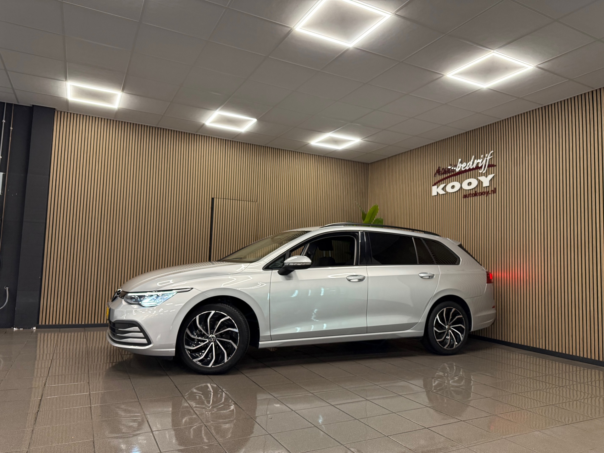 https://www.autokooy.nl//xml/images/56126562-9.JPG