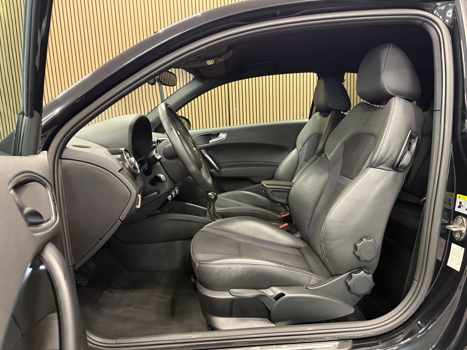 https://www.autokooy.nl//xml/images/56126744-11.JPG