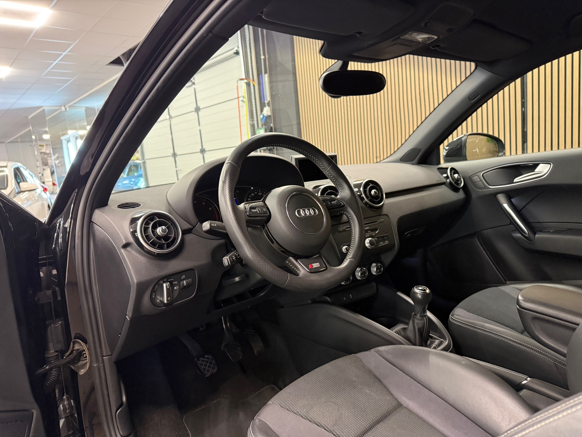 https://www.autokooy.nl//xml/images/56126744-13.JPG