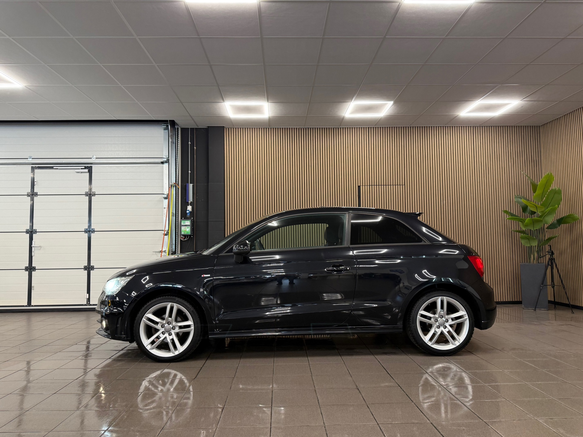 https://www.autokooy.nl//xml/images/56126744-2.JPG