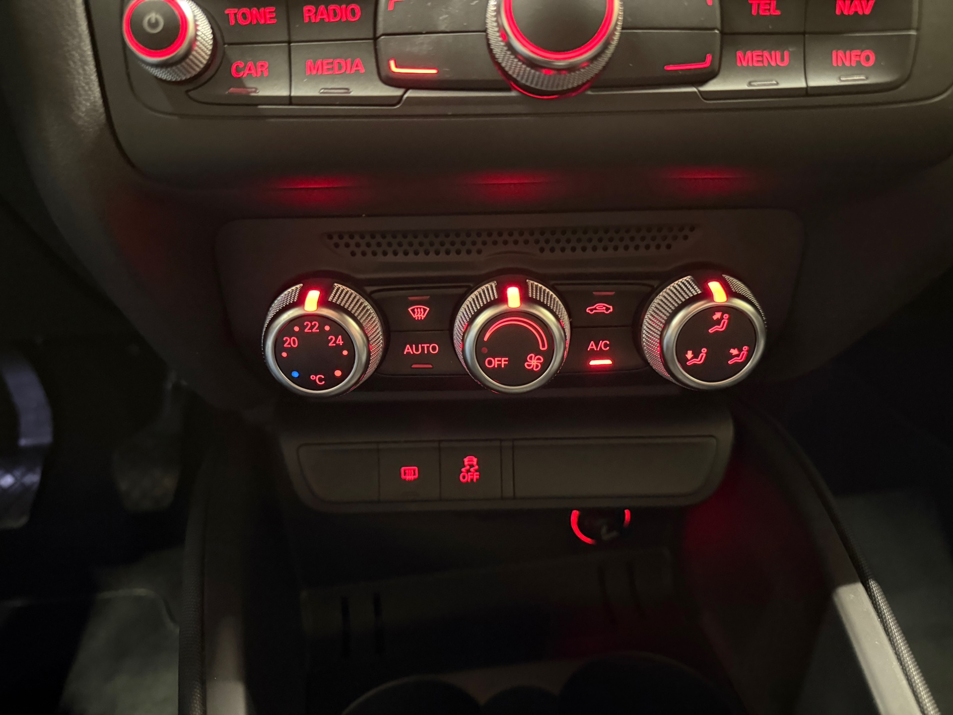 https://www.autokooy.nl//xml/images/56126744-20.JPG