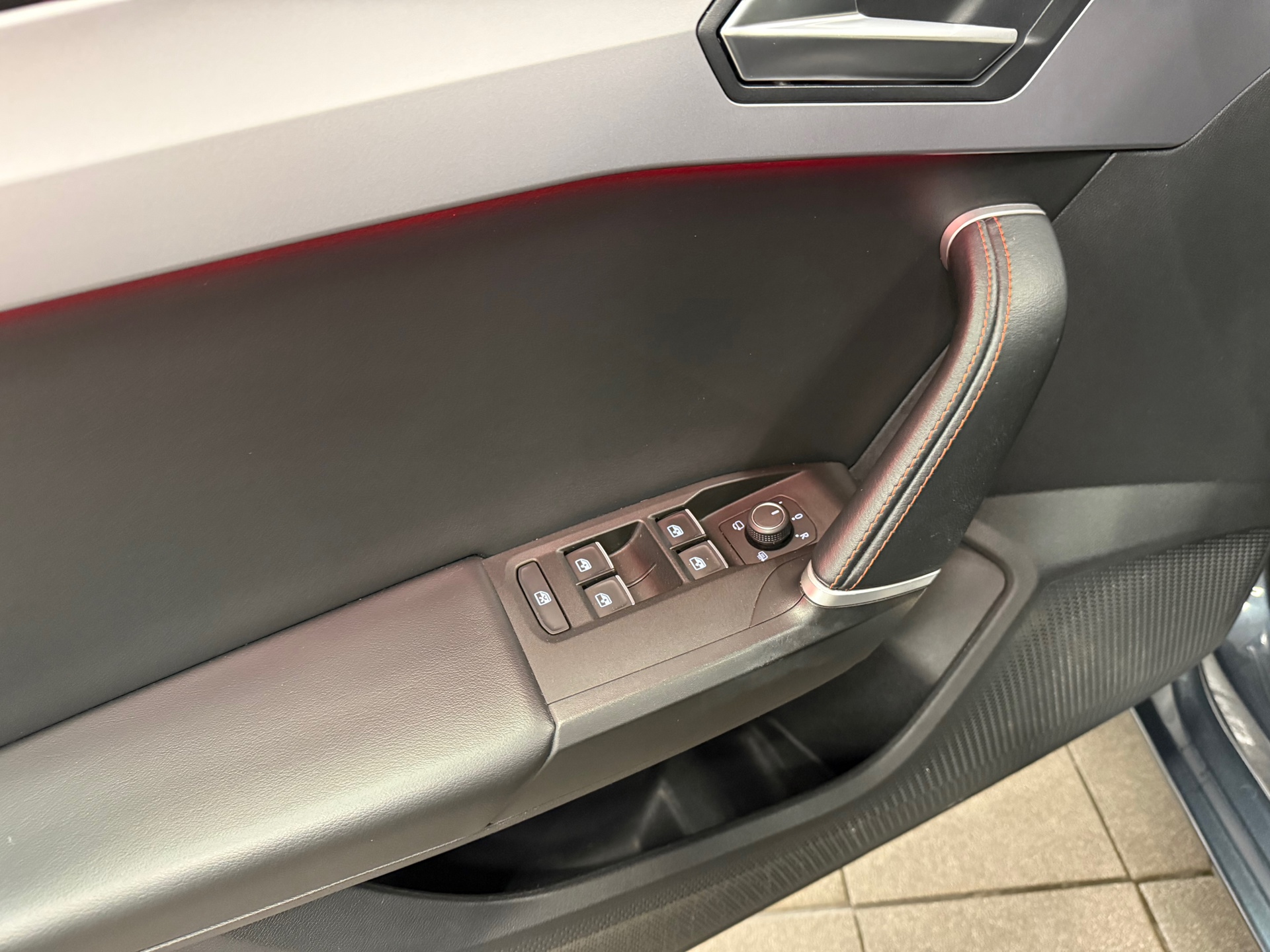 https://www.autokooy.nl//xml/images/56172482-10.JPG