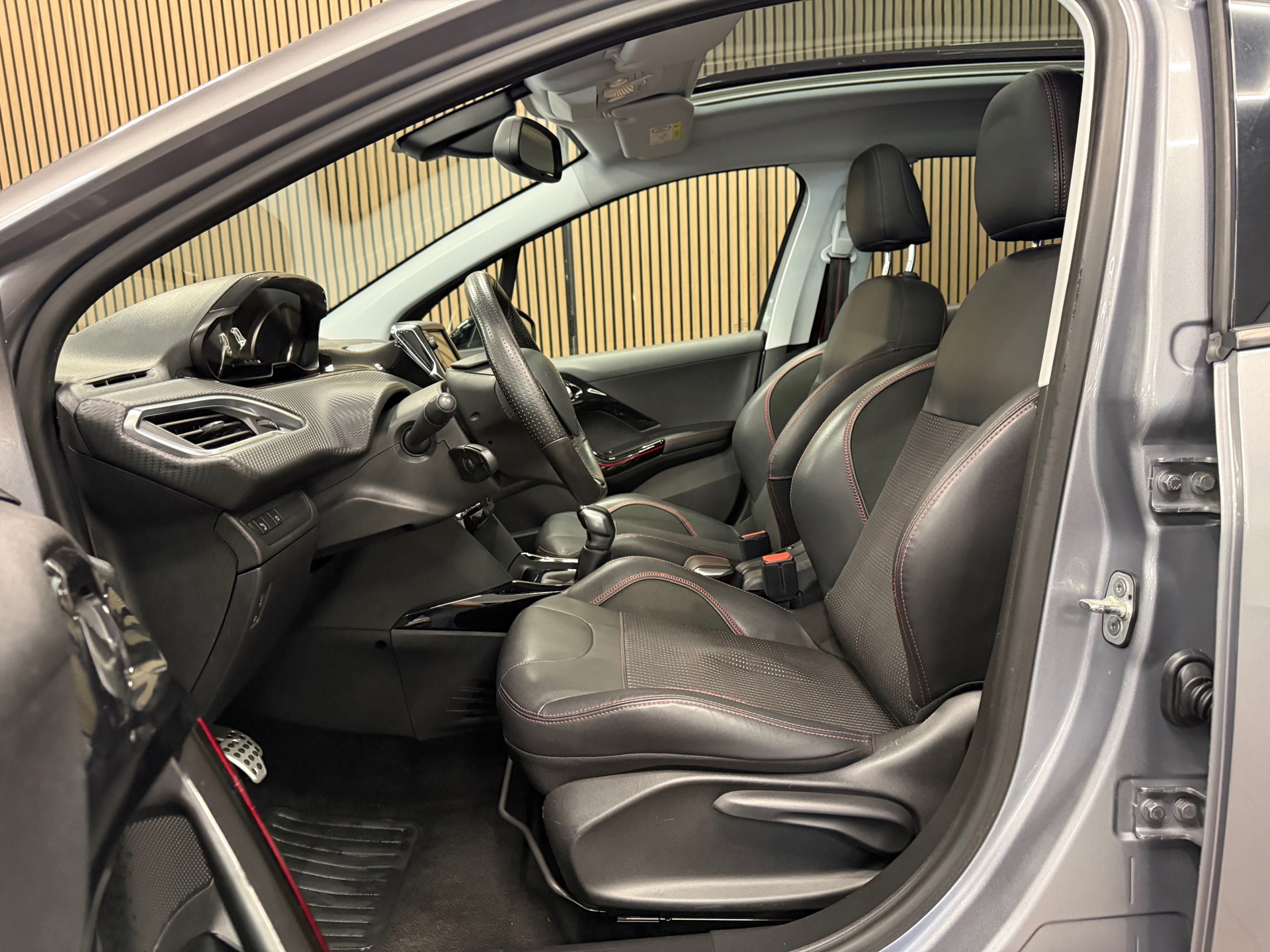 https://www.autokooy.nl//xml/images/56231089-11.JPG