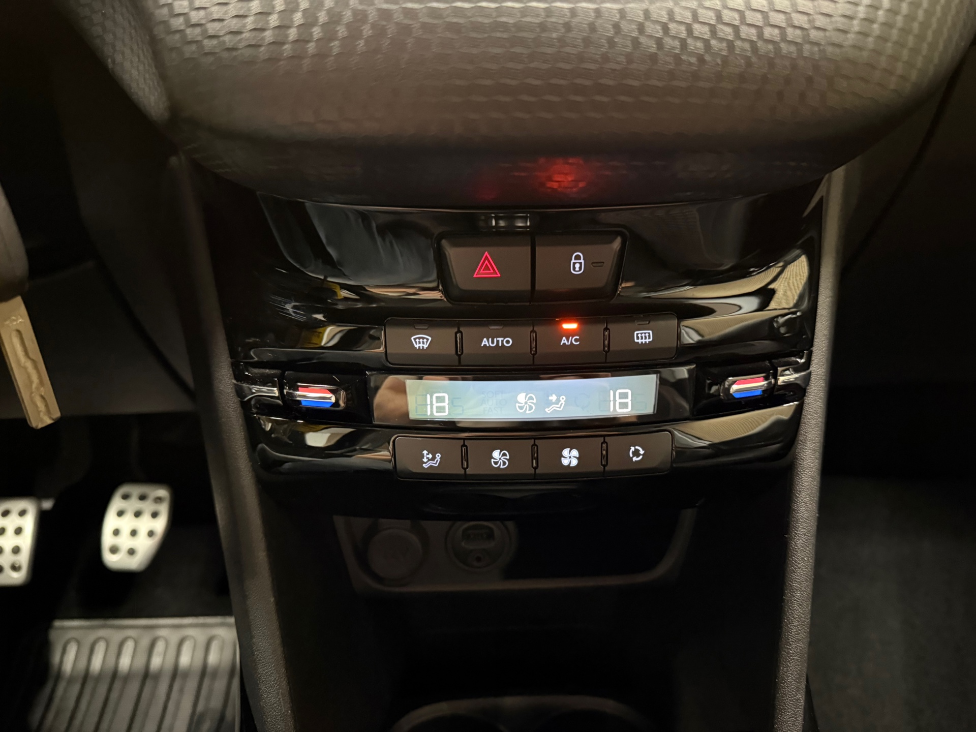 https://www.autokooy.nl//xml/images/56231089-18.JPG