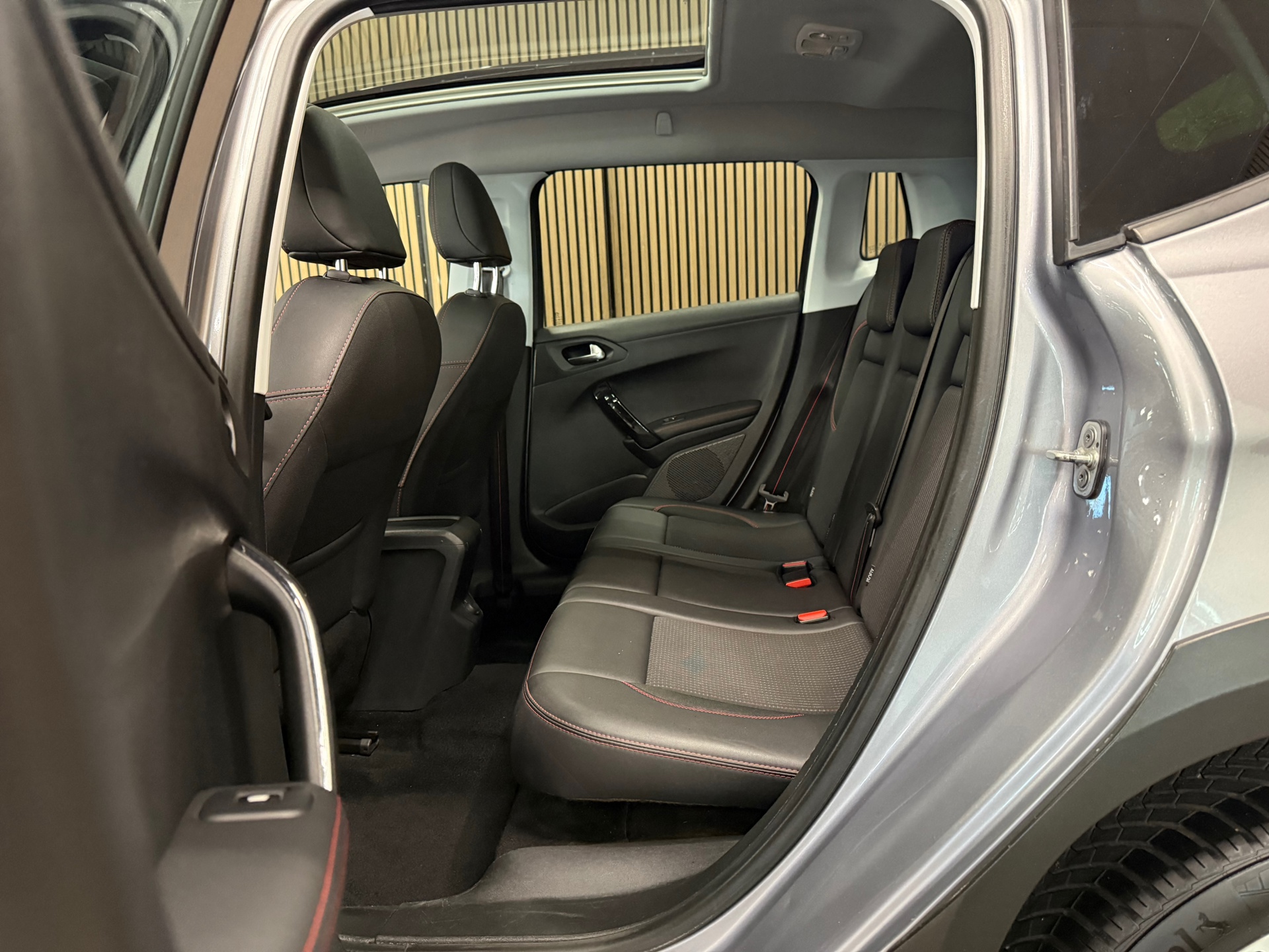 https://www.autokooy.nl//xml/images/56231089-22.JPG