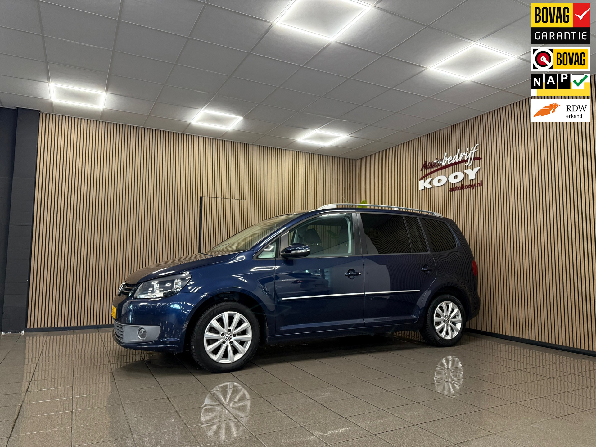 Volkswagen Touran 1.2 TSI Highline BlueMotion * Trekhaak / Navigatie / LM Velgen / NL Auto *