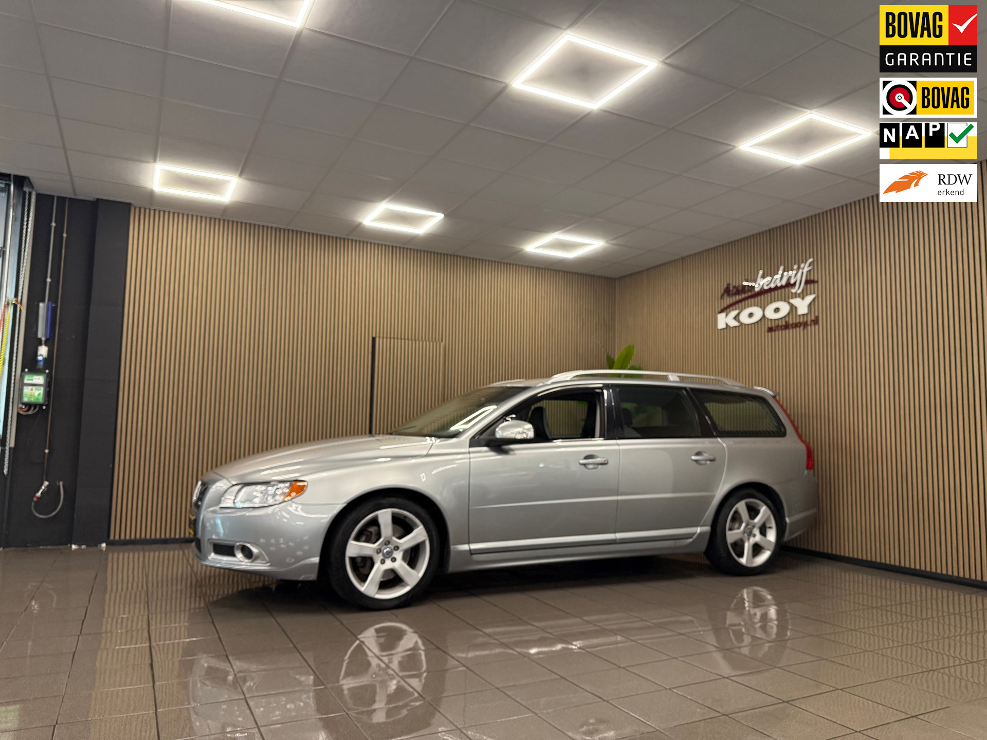 Volvo V70 2.0T R-Edition * Trekhaak / Leder / Navigatie / Cruise control / LM Velgen *