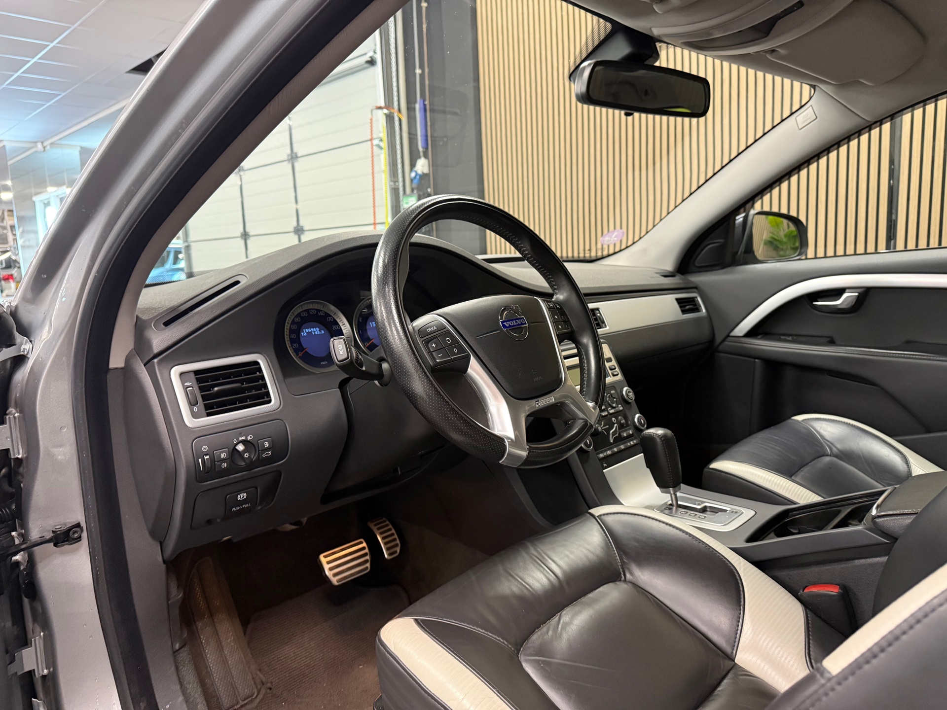 https://www.autokooy.nl//xml/images/56257793-12.JPG