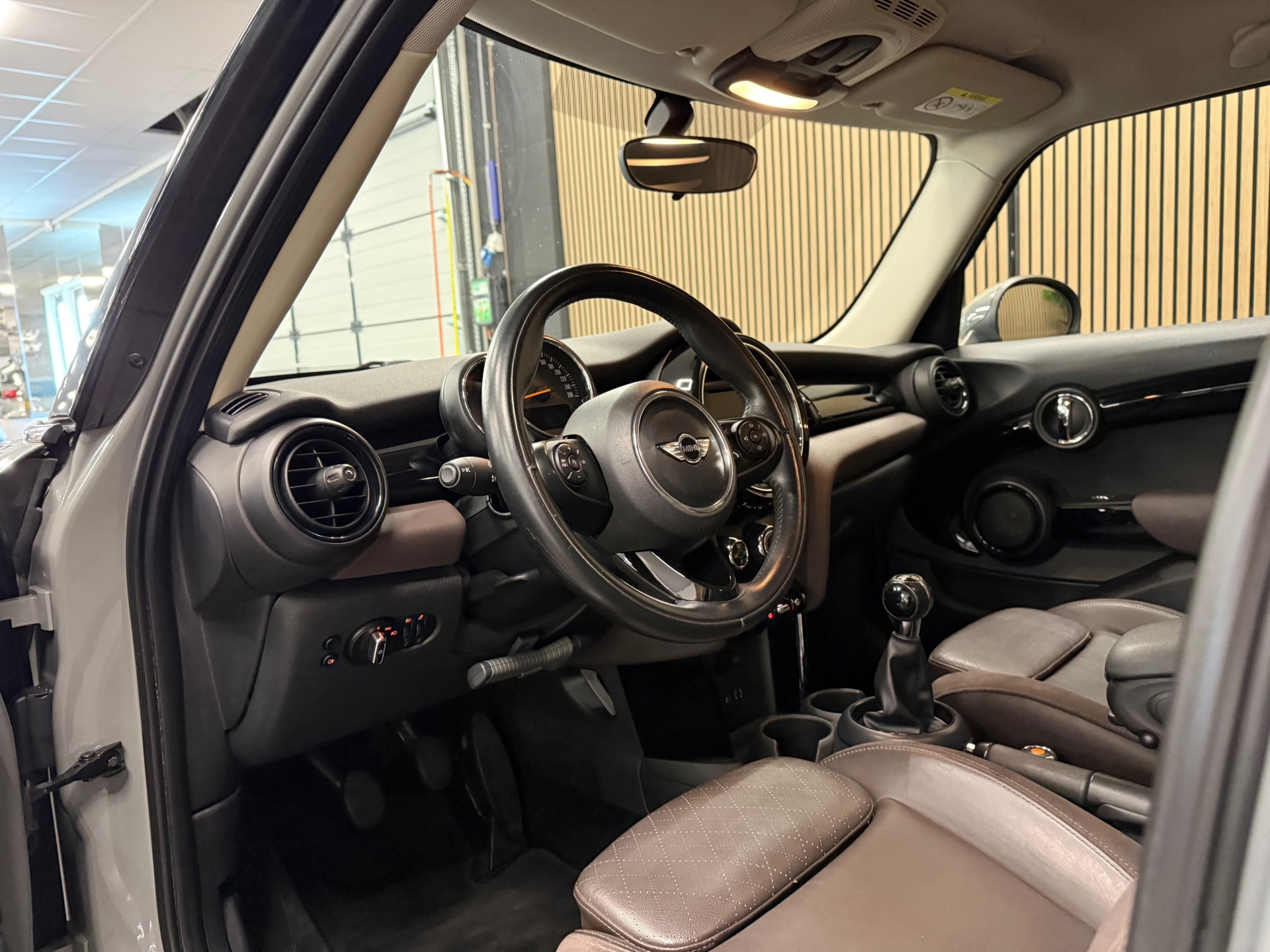 https://www.autokooy.nl//xml/images/56258090-12.JPG