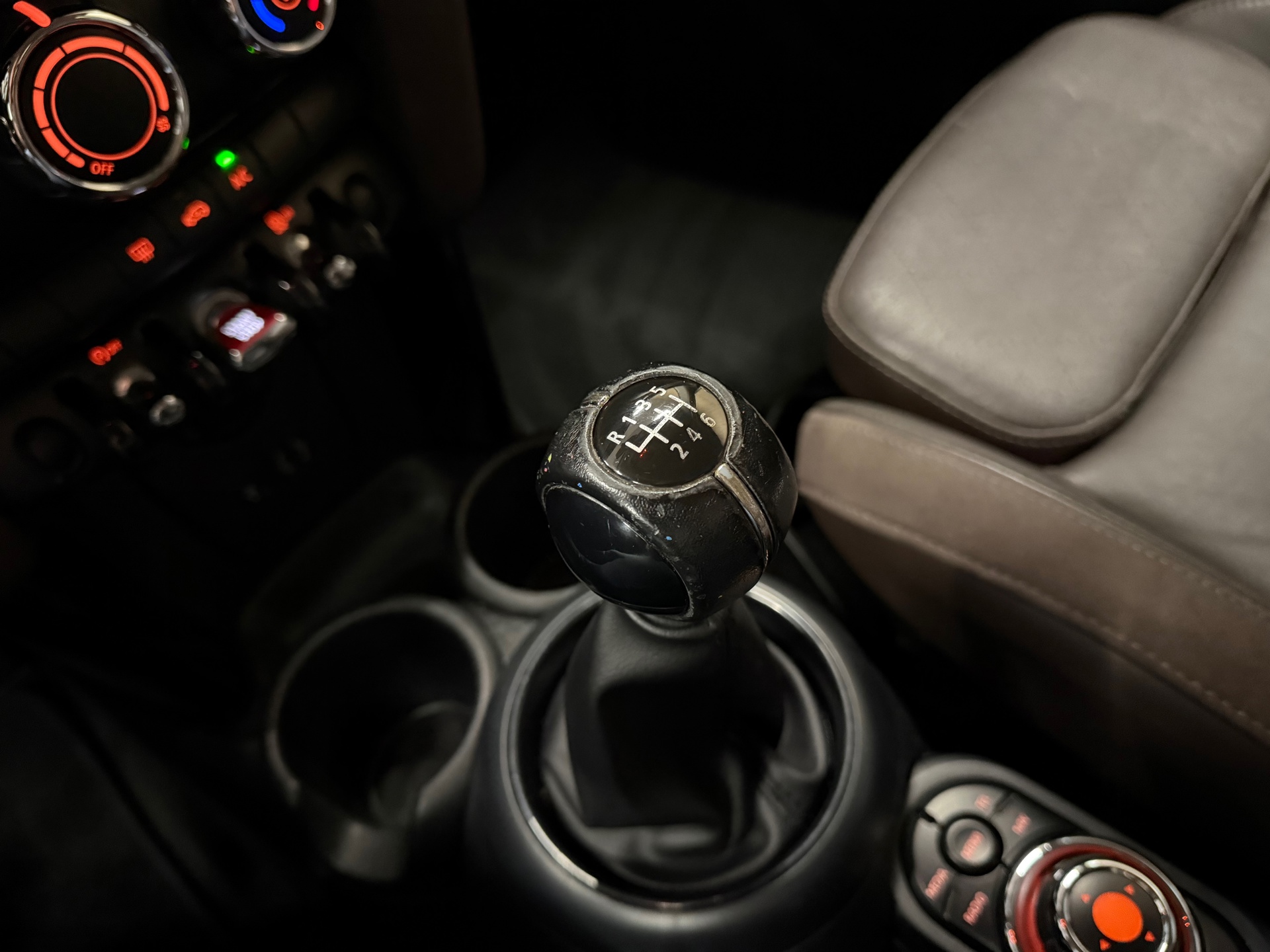 https://www.autokooy.nl//xml/images/56258090-19.JPG