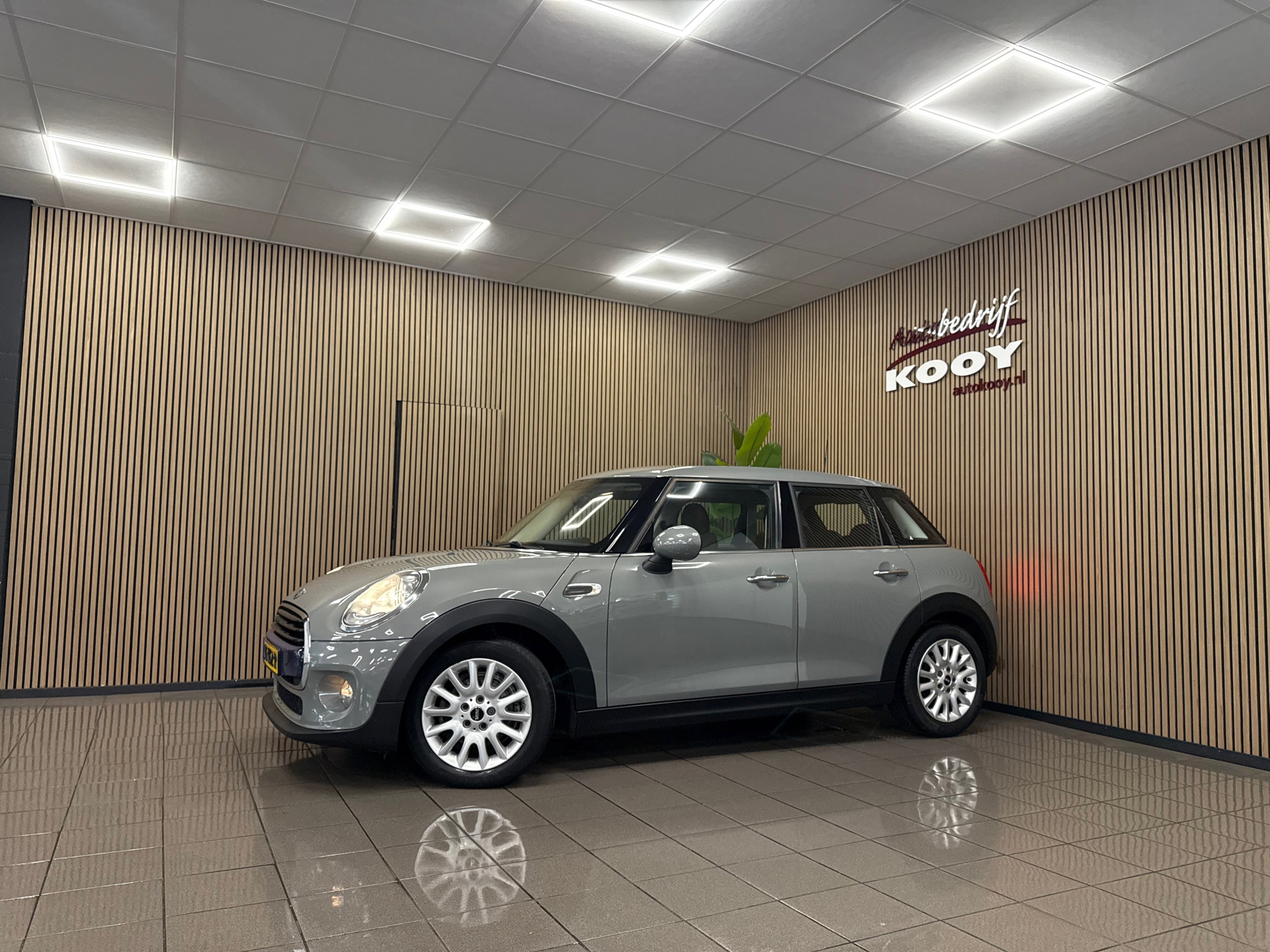 https://www.autokooy.nl//xml/images/56258090-9.JPG