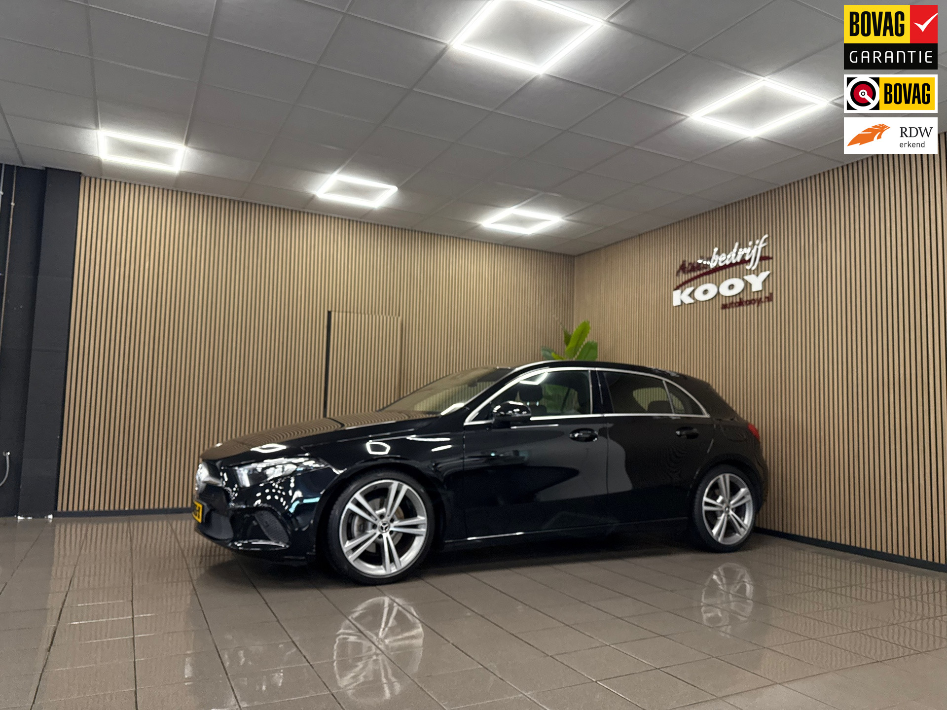 Mercedes-Benz A-klasse 200 Launch Edition Premium Plus * Automaat / Leder / Camera / Stoelverwarming *