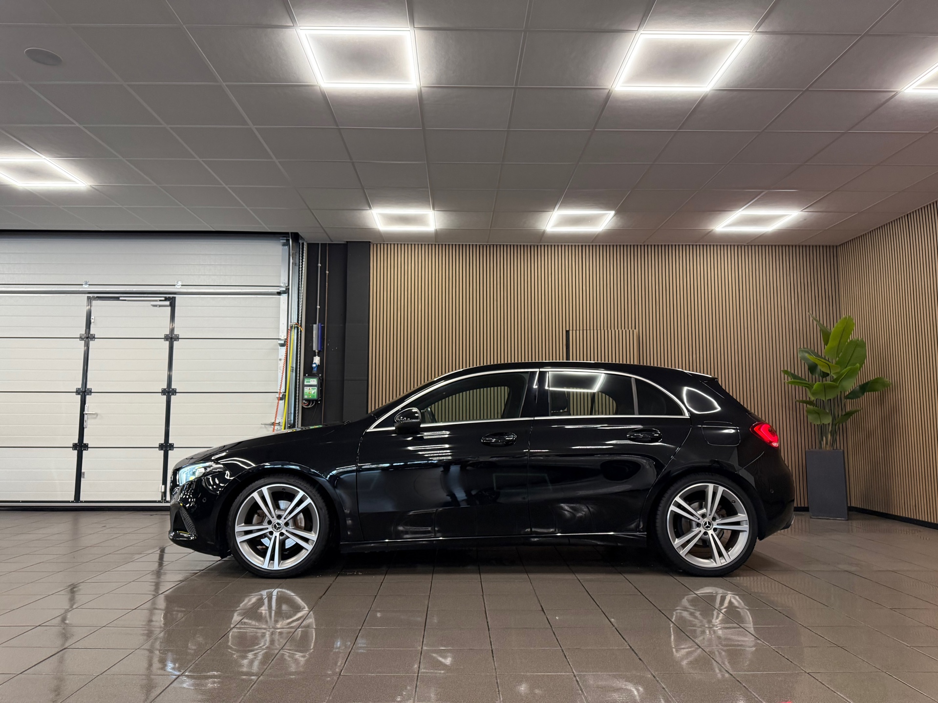 https://www.autokooy.nl//xml/images/56338343-2.JPG