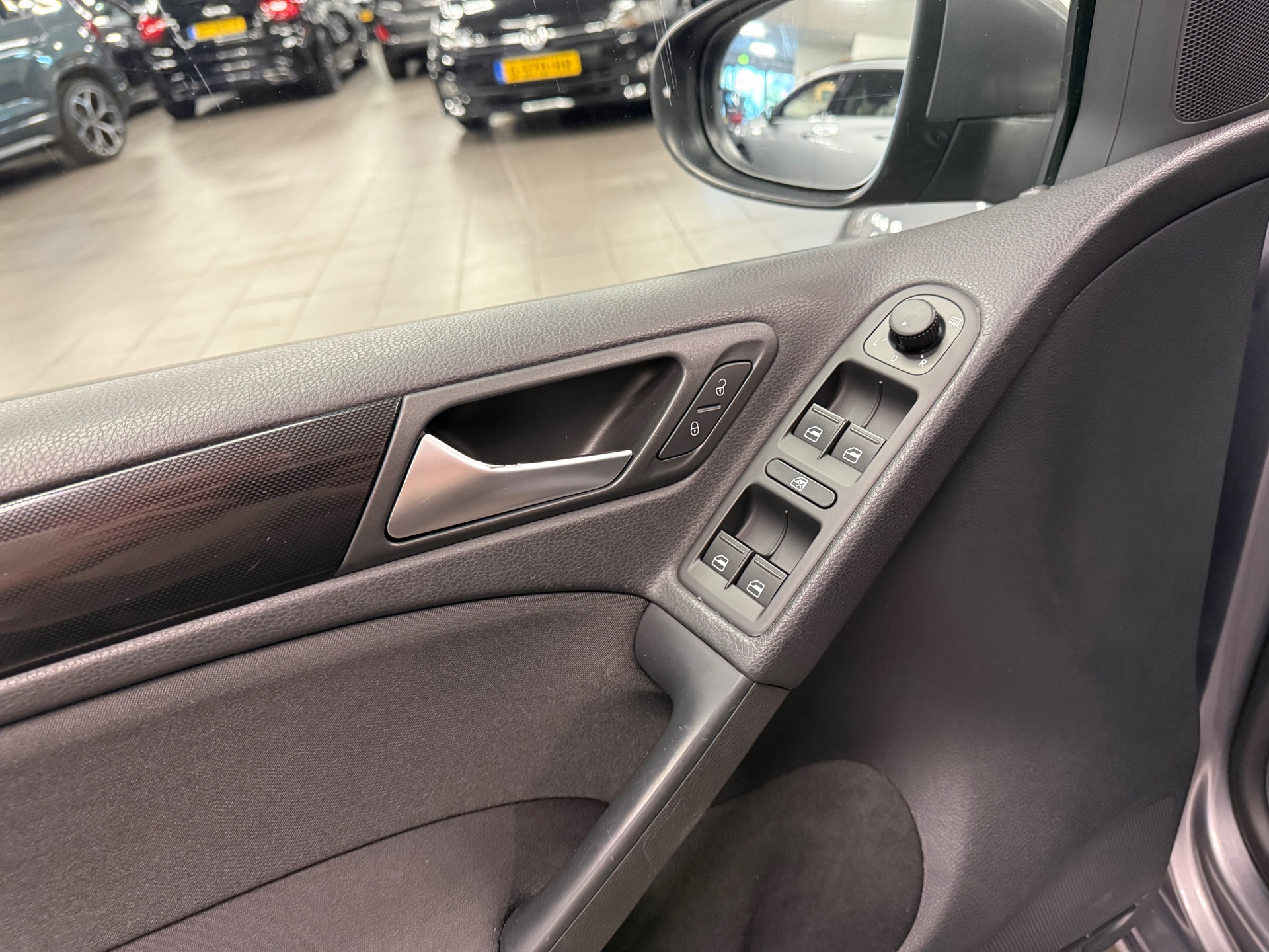 https://www.autokooy.nl//xml/images/56365326-10.JPG