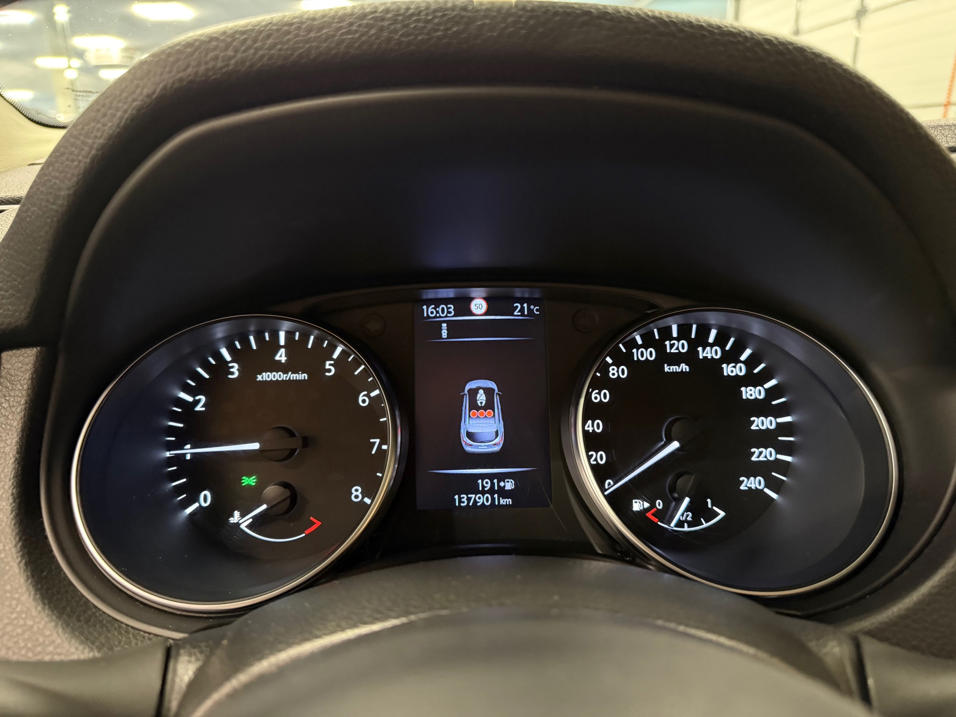 https://www.autokooy.nl//xml/images/56399440-14.JPG
