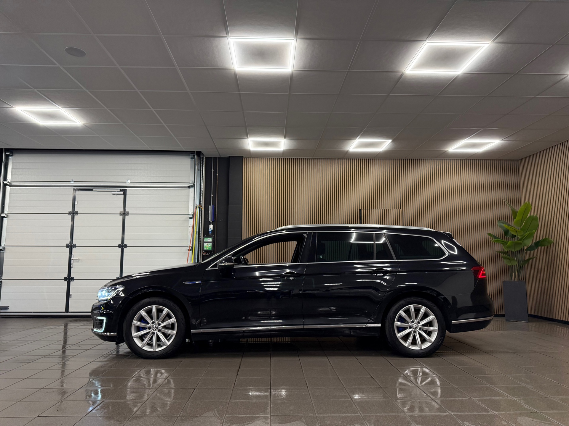 https://www.autokooy.nl//xml/images/56399618-2.JPG