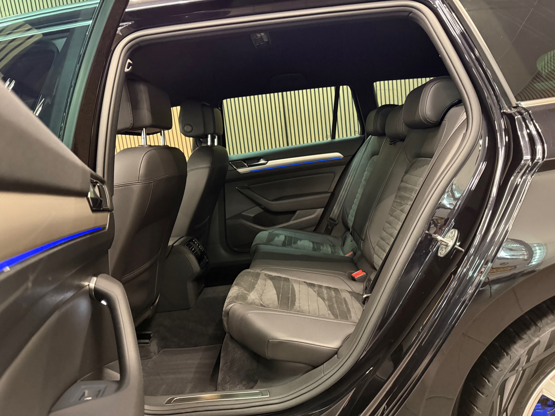 https://www.autokooy.nl//xml/images/56399618-23.JPG