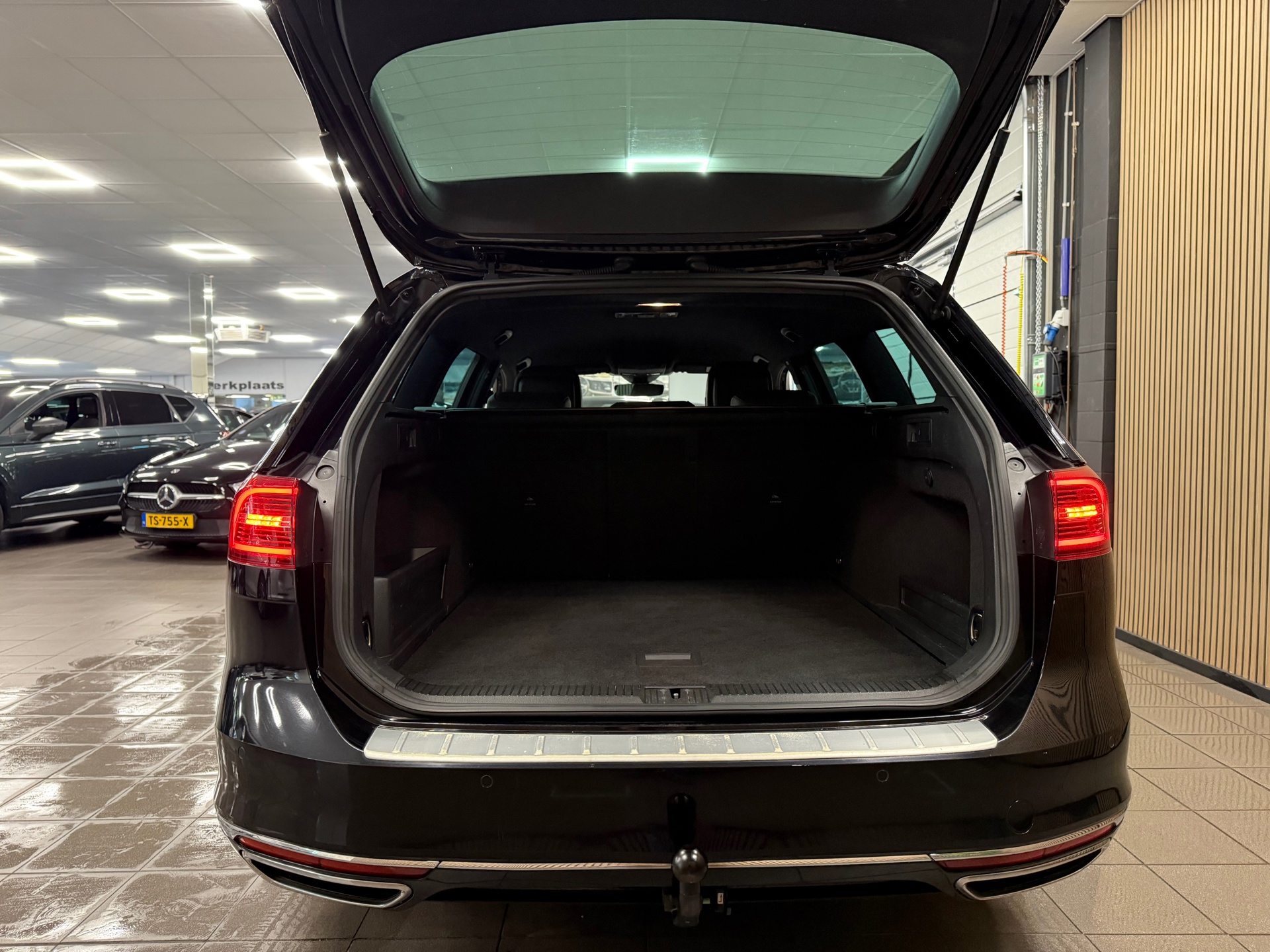 https://www.autokooy.nl//xml/images/56399618-5.JPG
