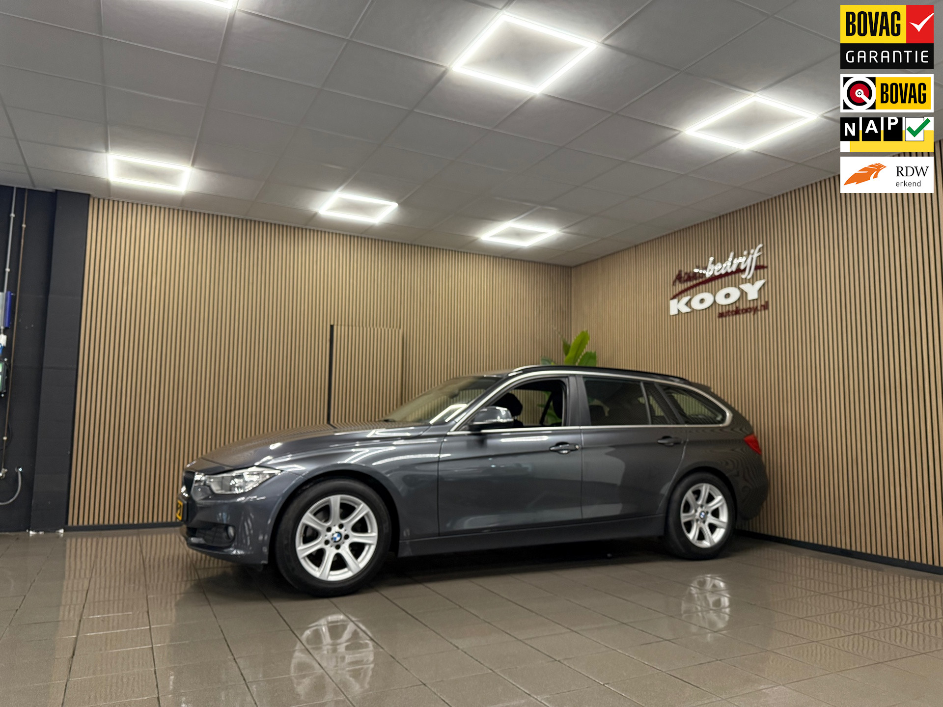 BMW 3-serie Touring 316i Executive * Automaat / Trekhaak / Navigatie / Cruise control / NL Auto *