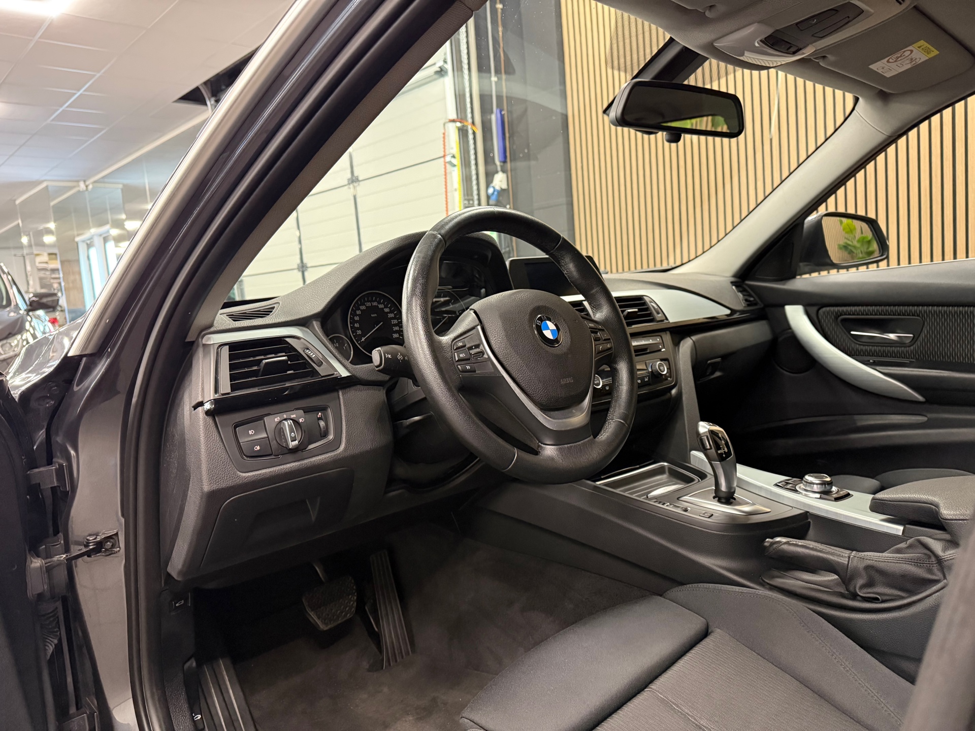 https://www.autokooy.nl//xml/images/56432371-13.JPG