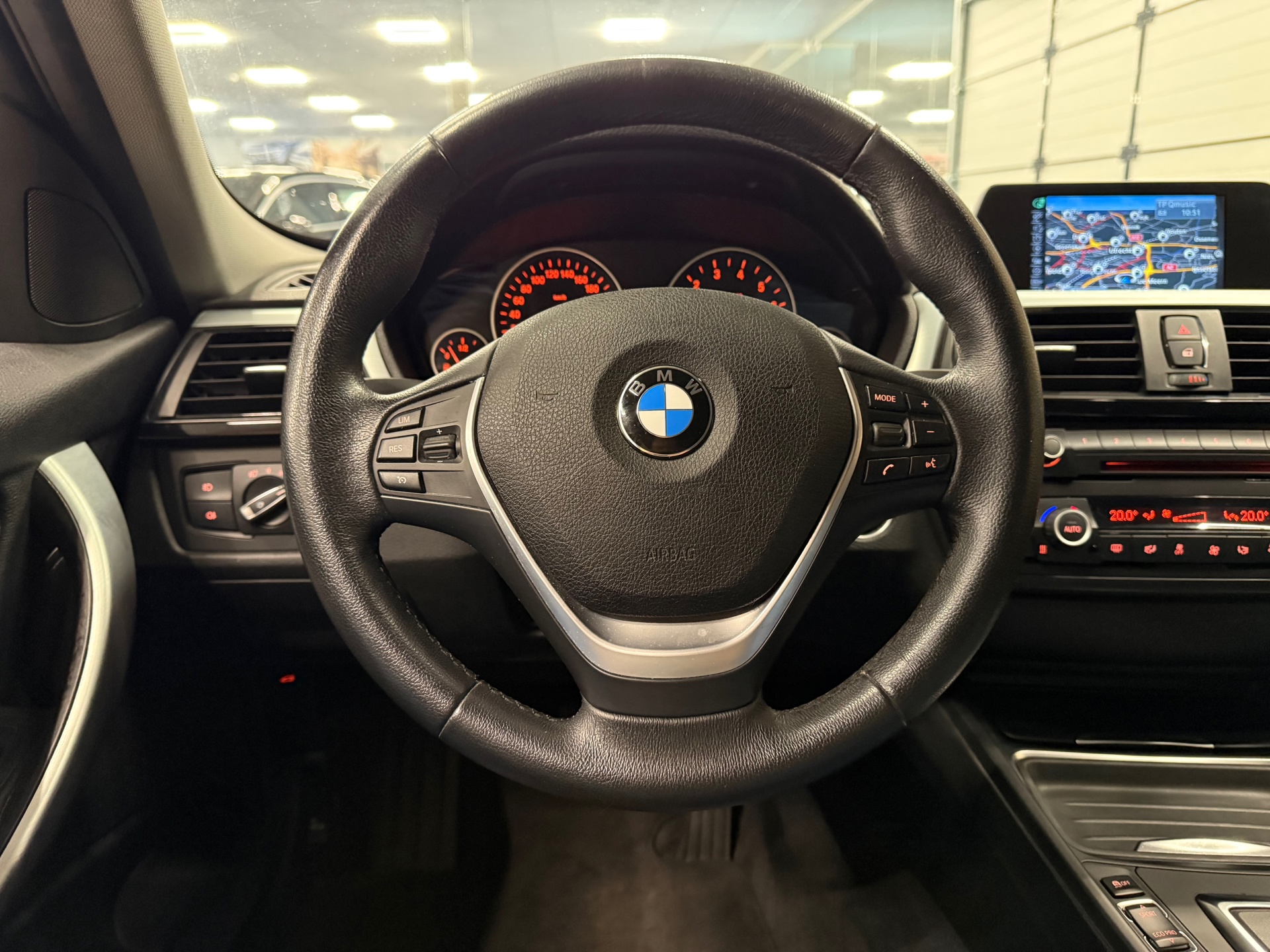https://www.autokooy.nl//xml/images/56432371-14.JPG
