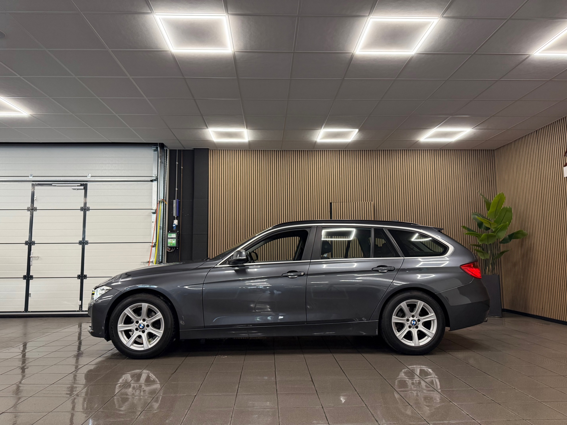 https://www.autokooy.nl//xml/images/56432371-2.JPG