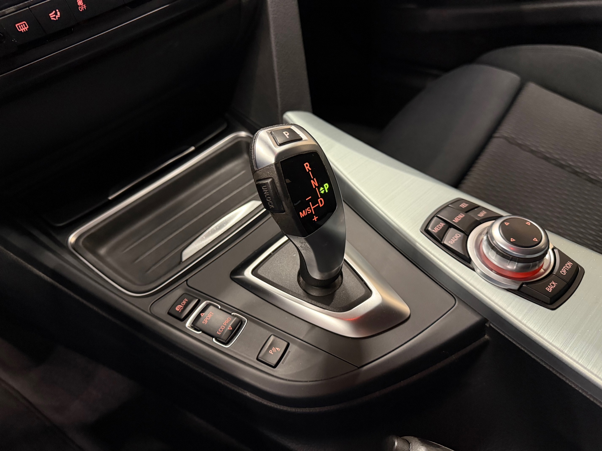 https://www.autokooy.nl//xml/images/56432371-20.JPG
