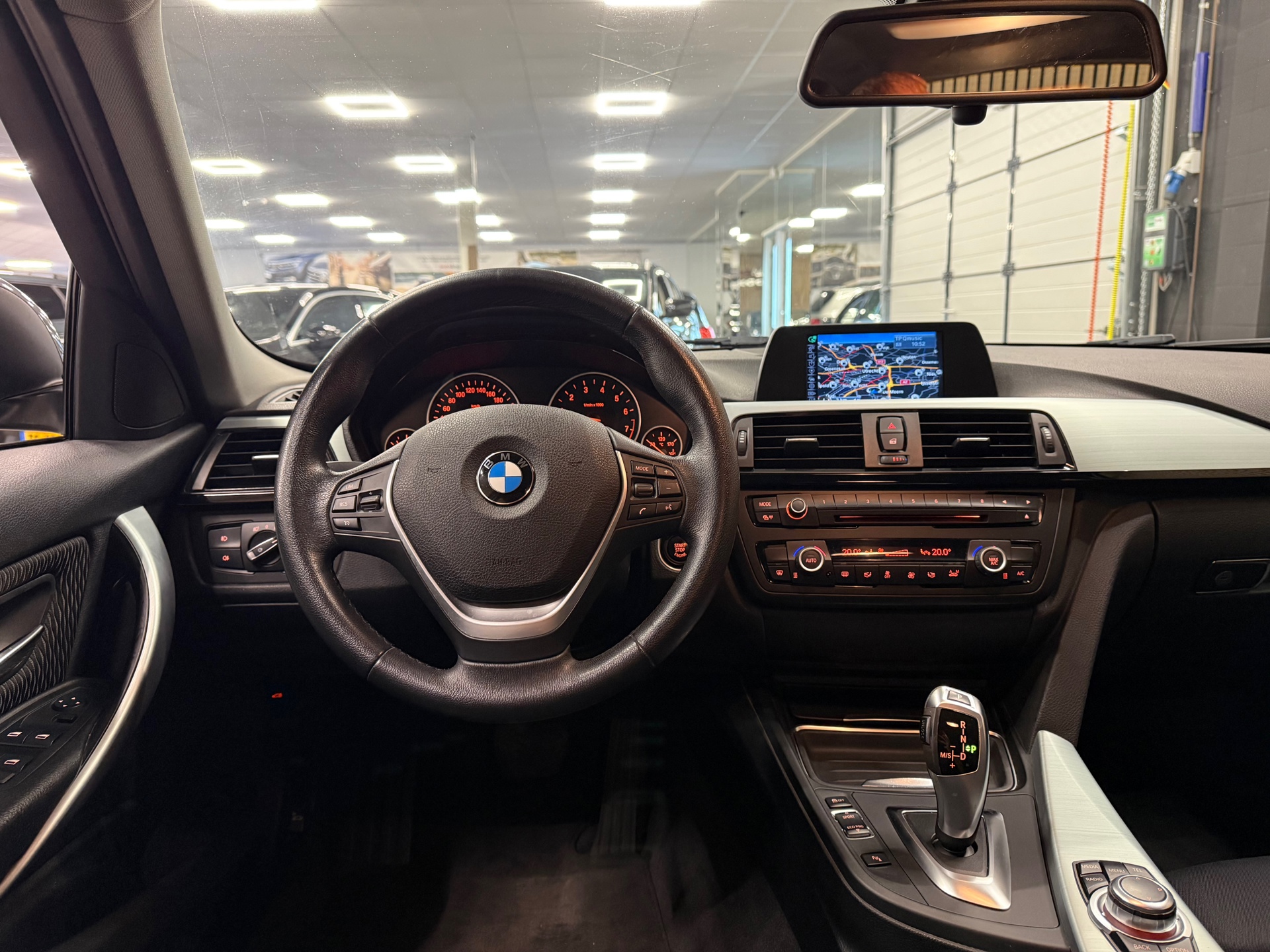https://www.autokooy.nl//xml/images/56432371-22.JPG