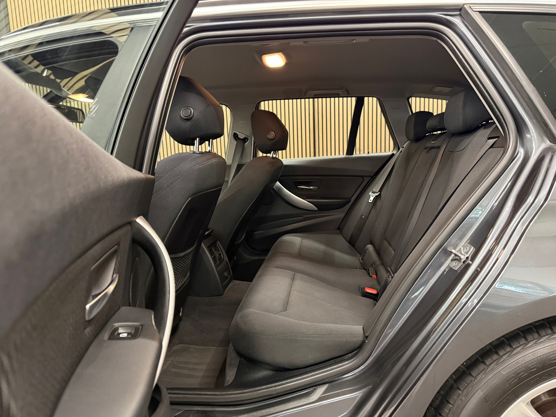 https://www.autokooy.nl//xml/images/56432371-23.JPG