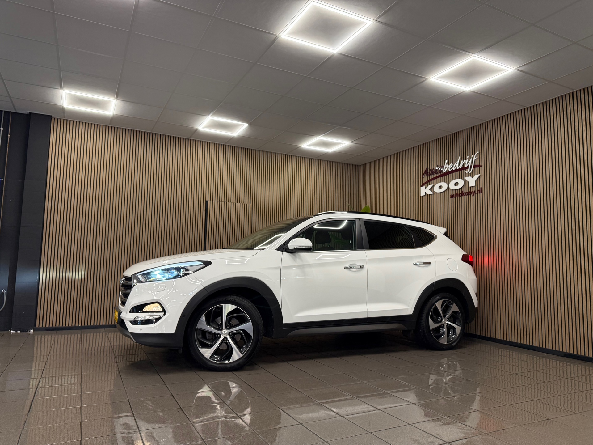 https://www.autokooy.nl//xml/images/56432446-10.JPG
