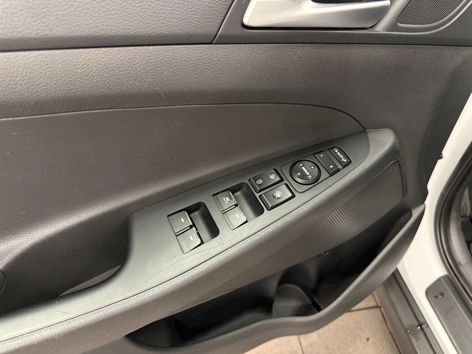 https://www.autokooy.nl//xml/images/56432446-11.JPG