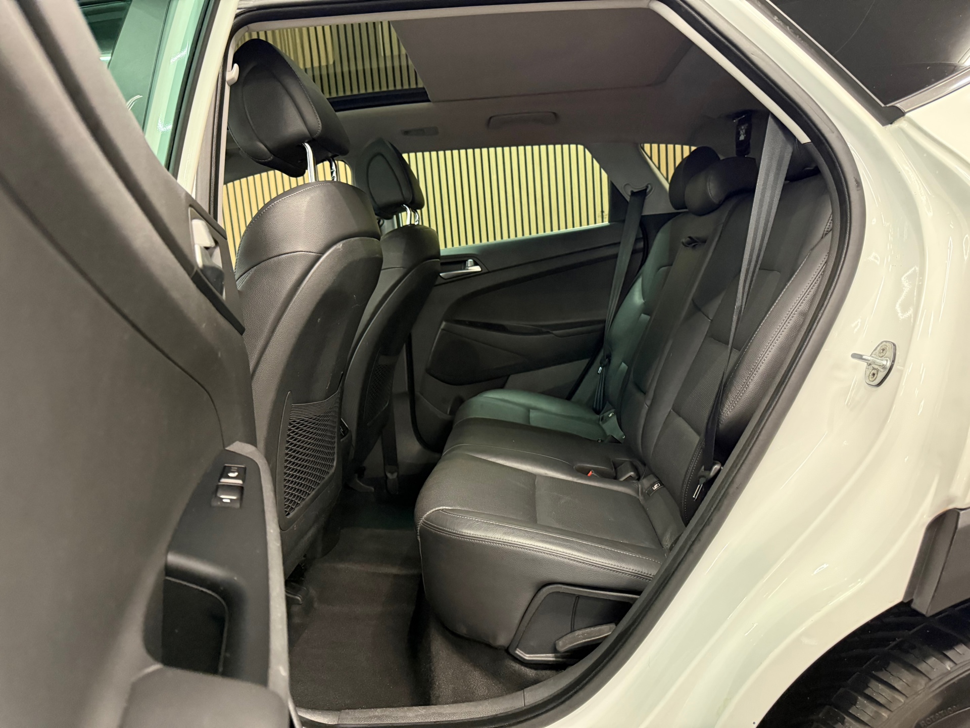 https://www.autokooy.nl//xml/images/56432446-21.JPG