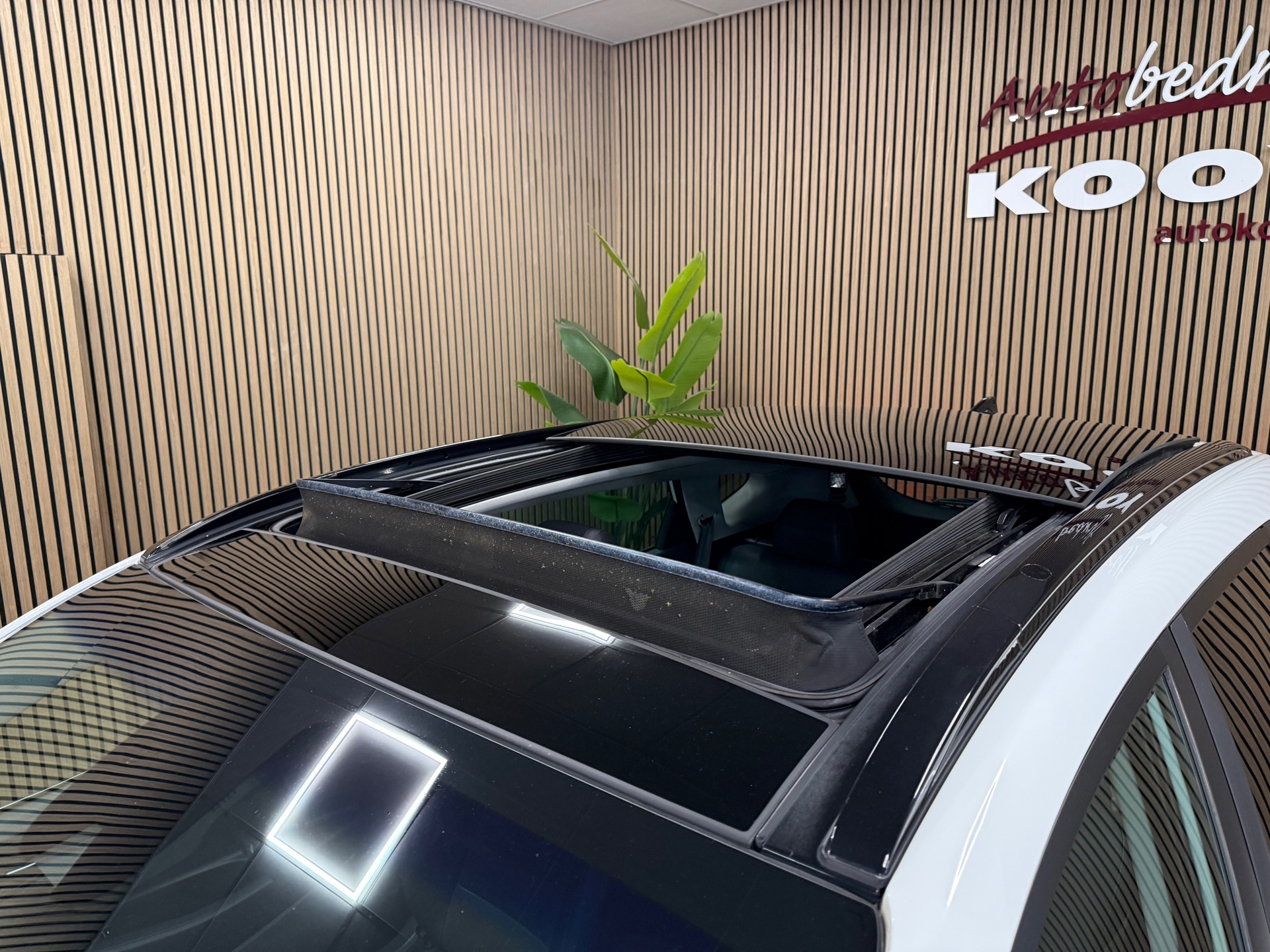 https://www.autokooy.nl//xml/images/56432446-23.JPG