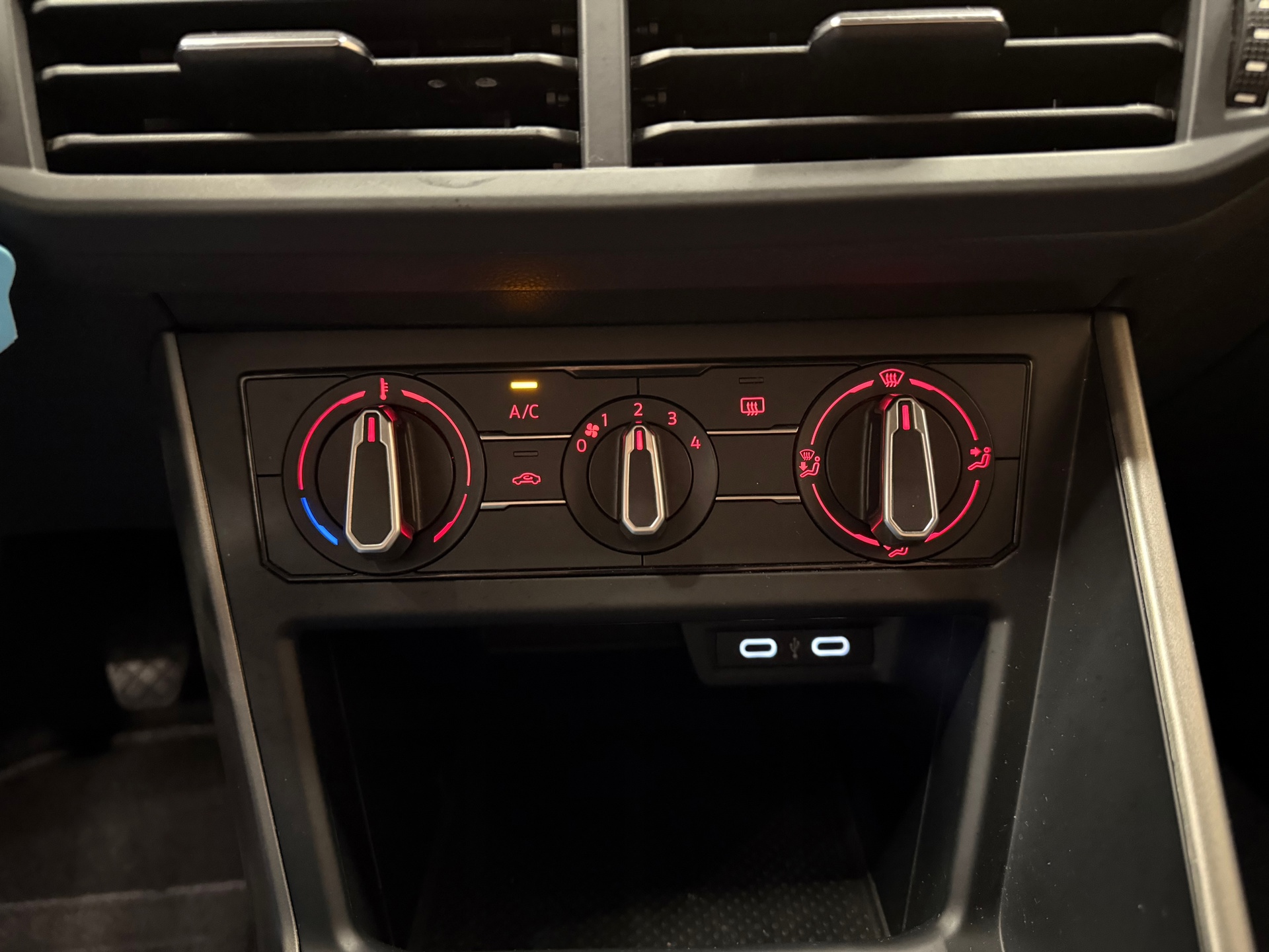 https://www.autokooy.nl//xml/images/56516099-18.JPG