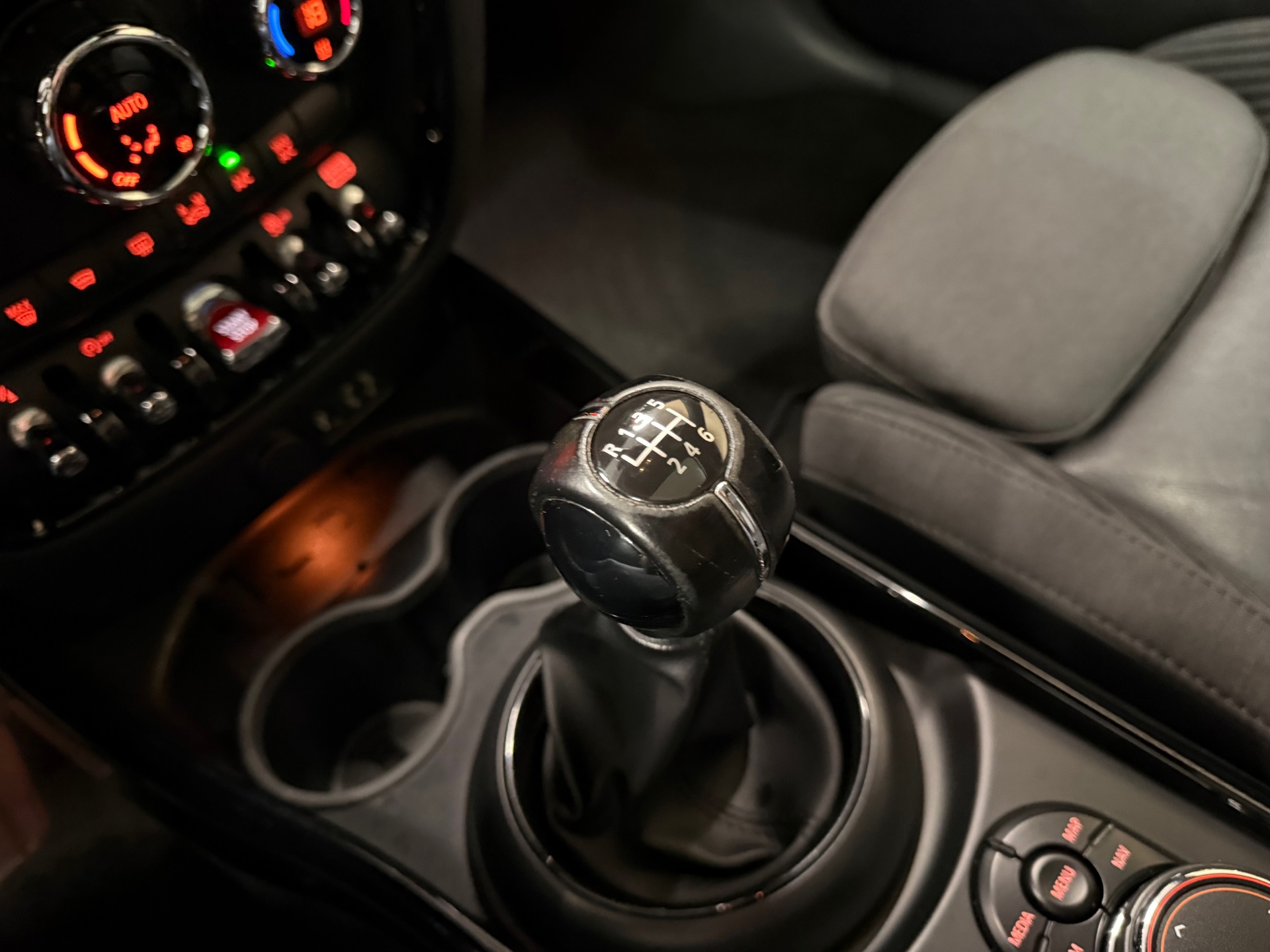 https://www.autokooy.nl//xml/images/56516211-18.JPG