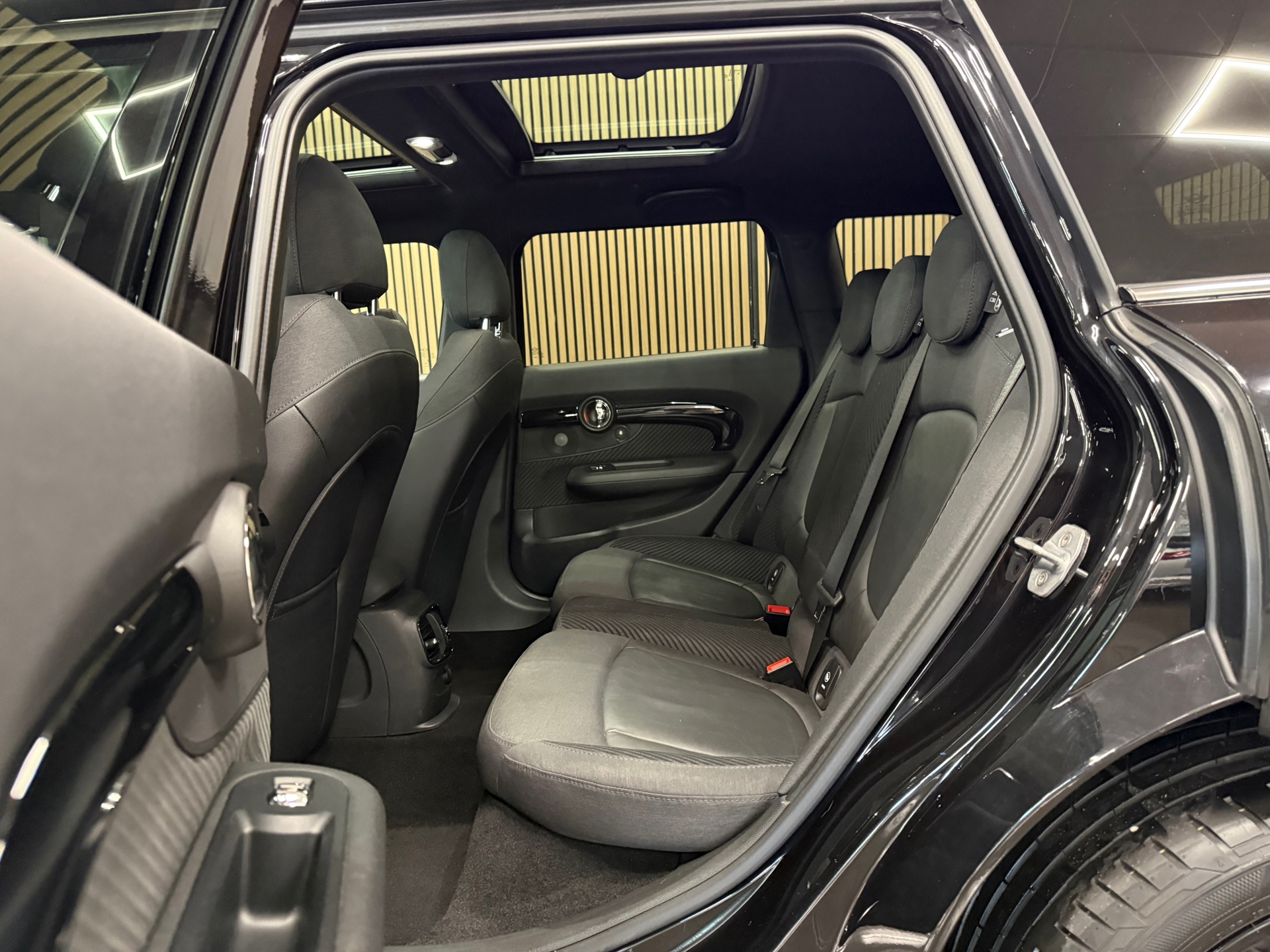 https://www.autokooy.nl//xml/images/56516211-21.JPG