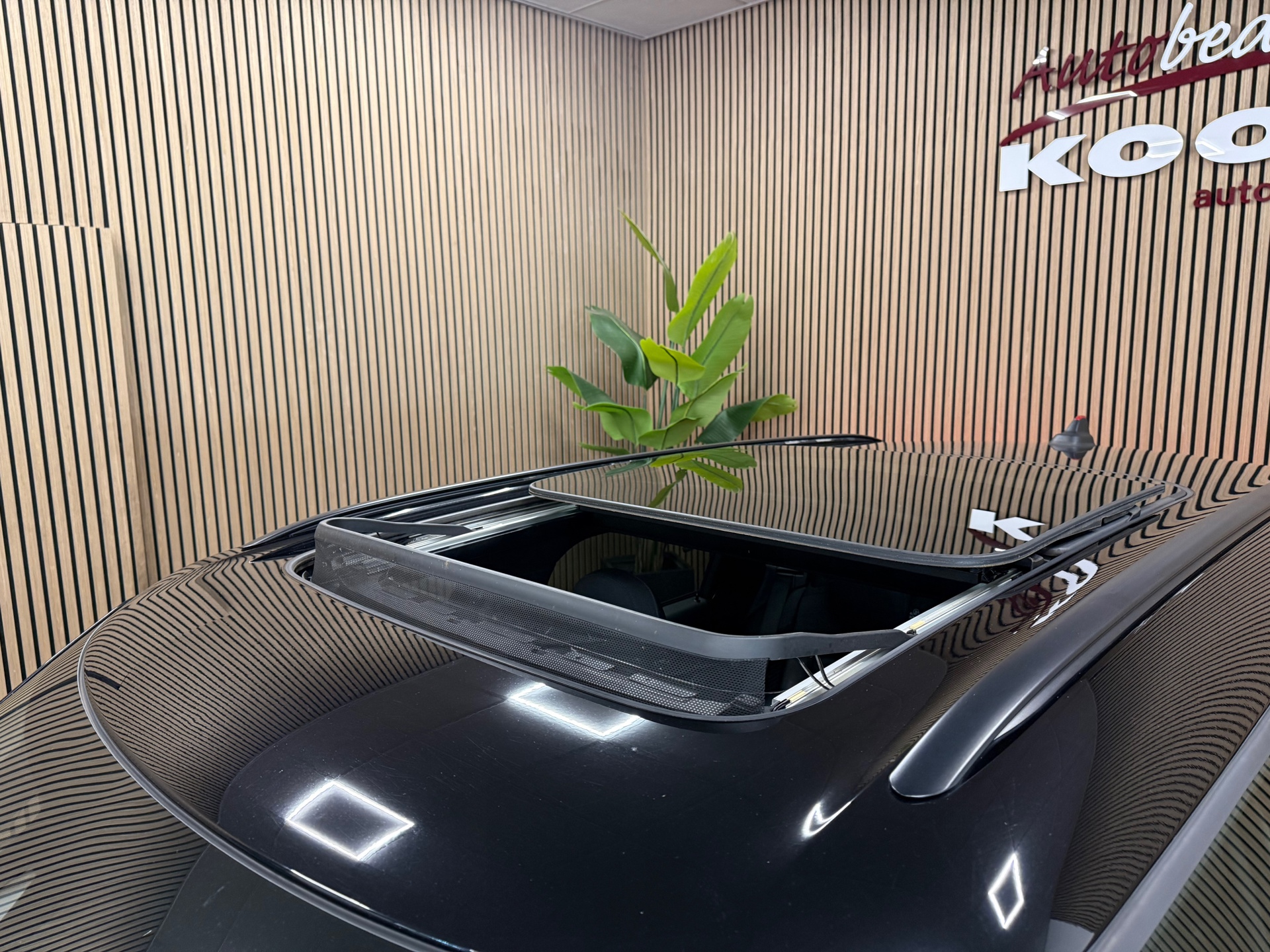 https://www.autokooy.nl//xml/images/56516211-23.JPG