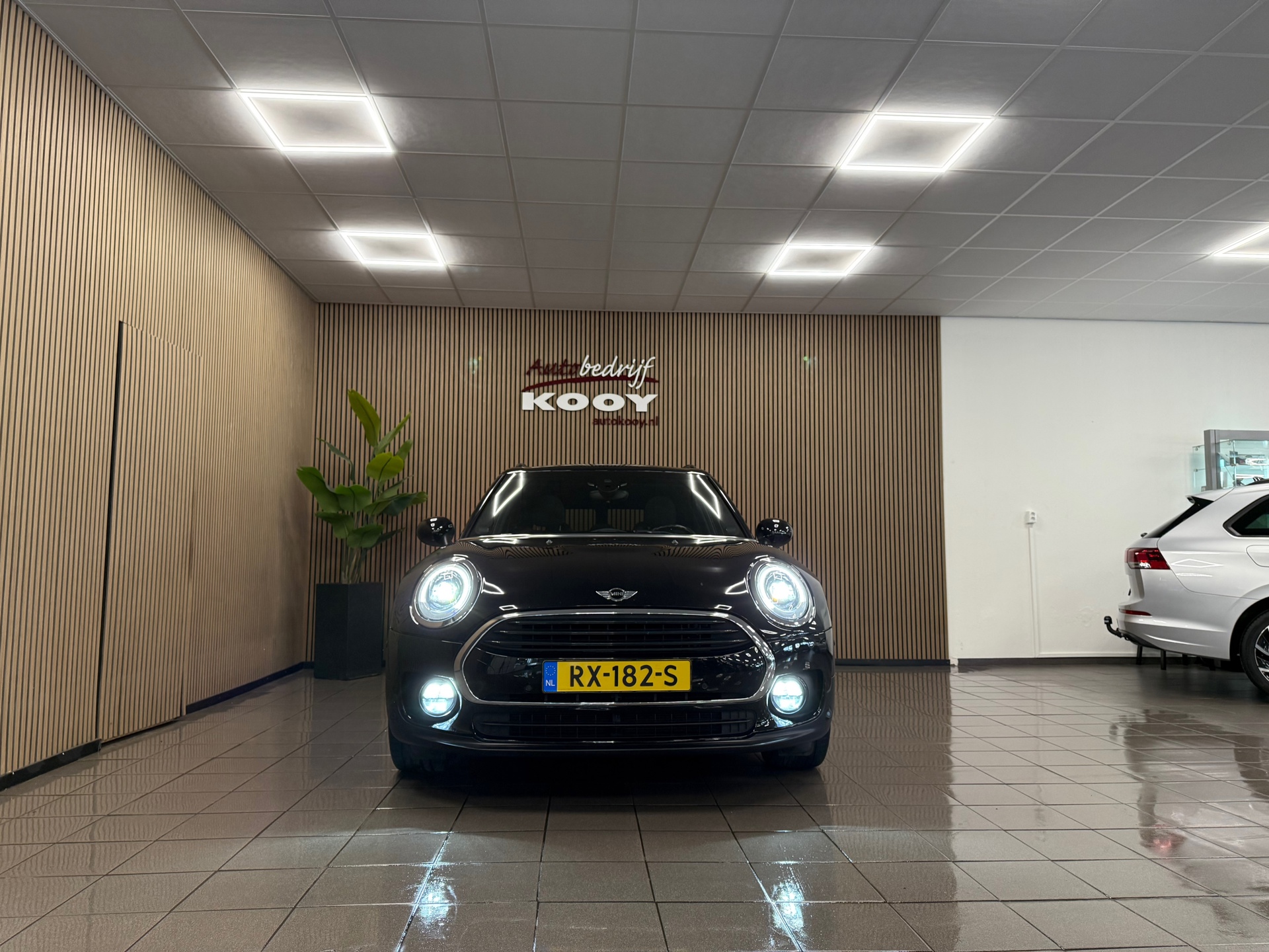 https://www.autokooy.nl//xml/images/56516211-8.JPG