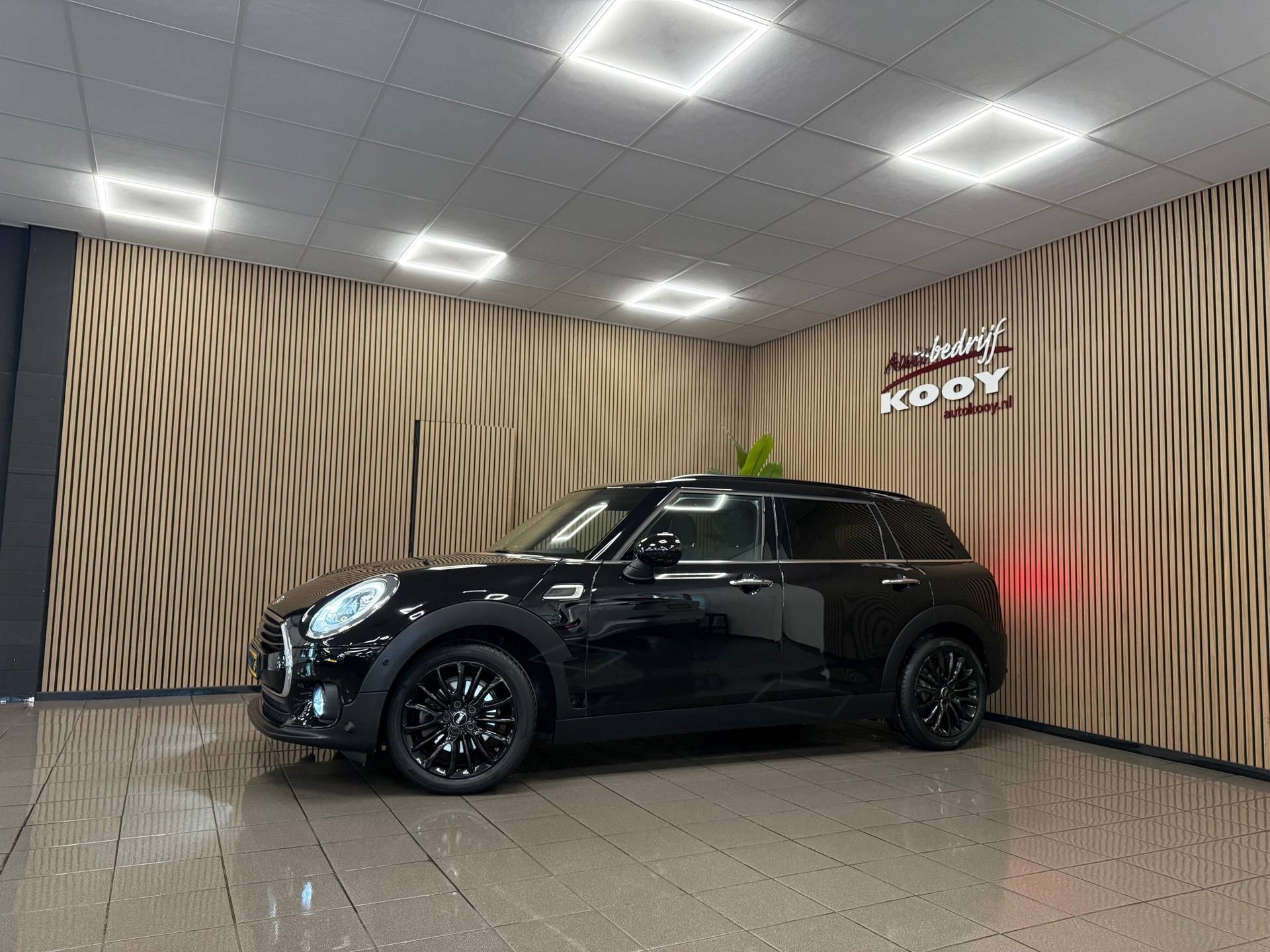 https://www.autokooy.nl//xml/images/56516211-9.JPG