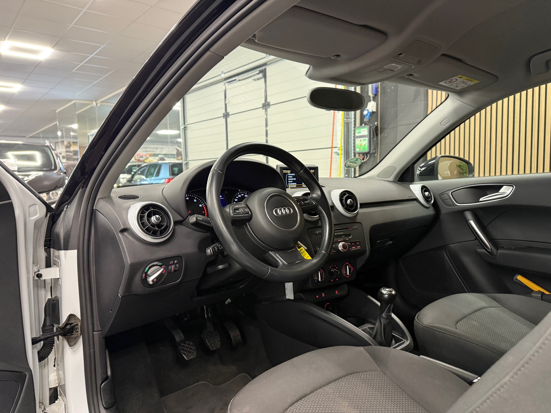 https://www.autokooy.nl//xml/images/56543062-12.JPG