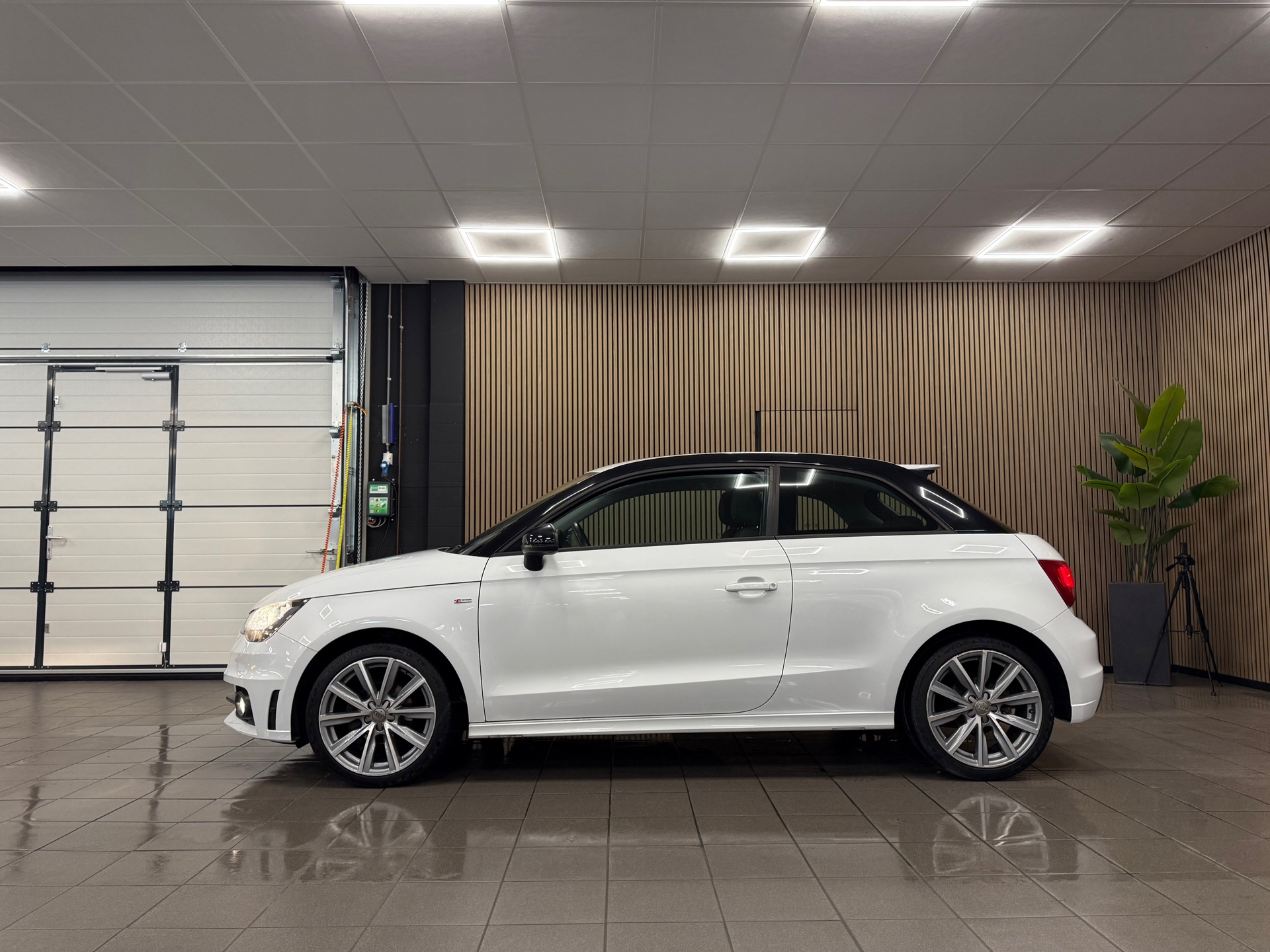 https://www.autokooy.nl//xml/images/56543062-2.JPG