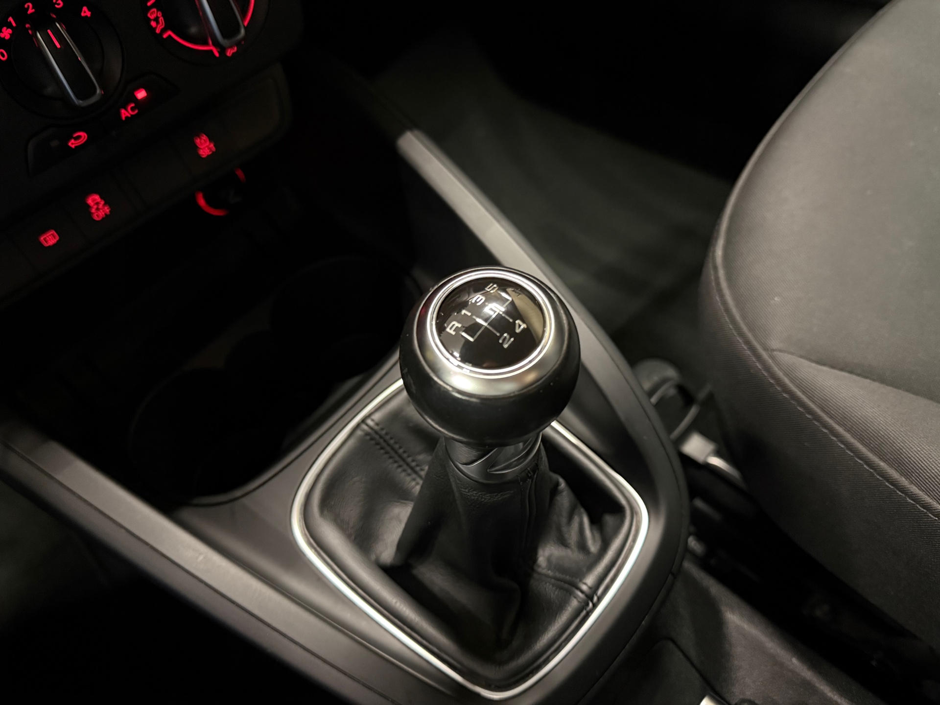 https://www.autokooy.nl//xml/images/56543062-21.JPG