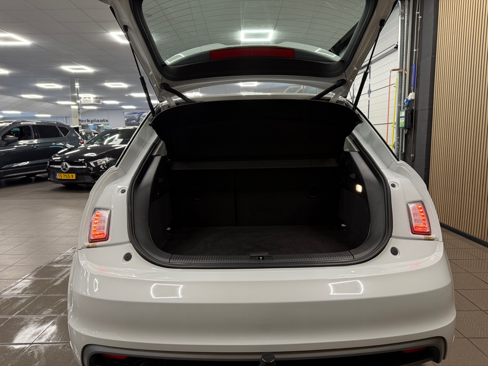 https://www.autokooy.nl//xml/images/56543062-5.JPG